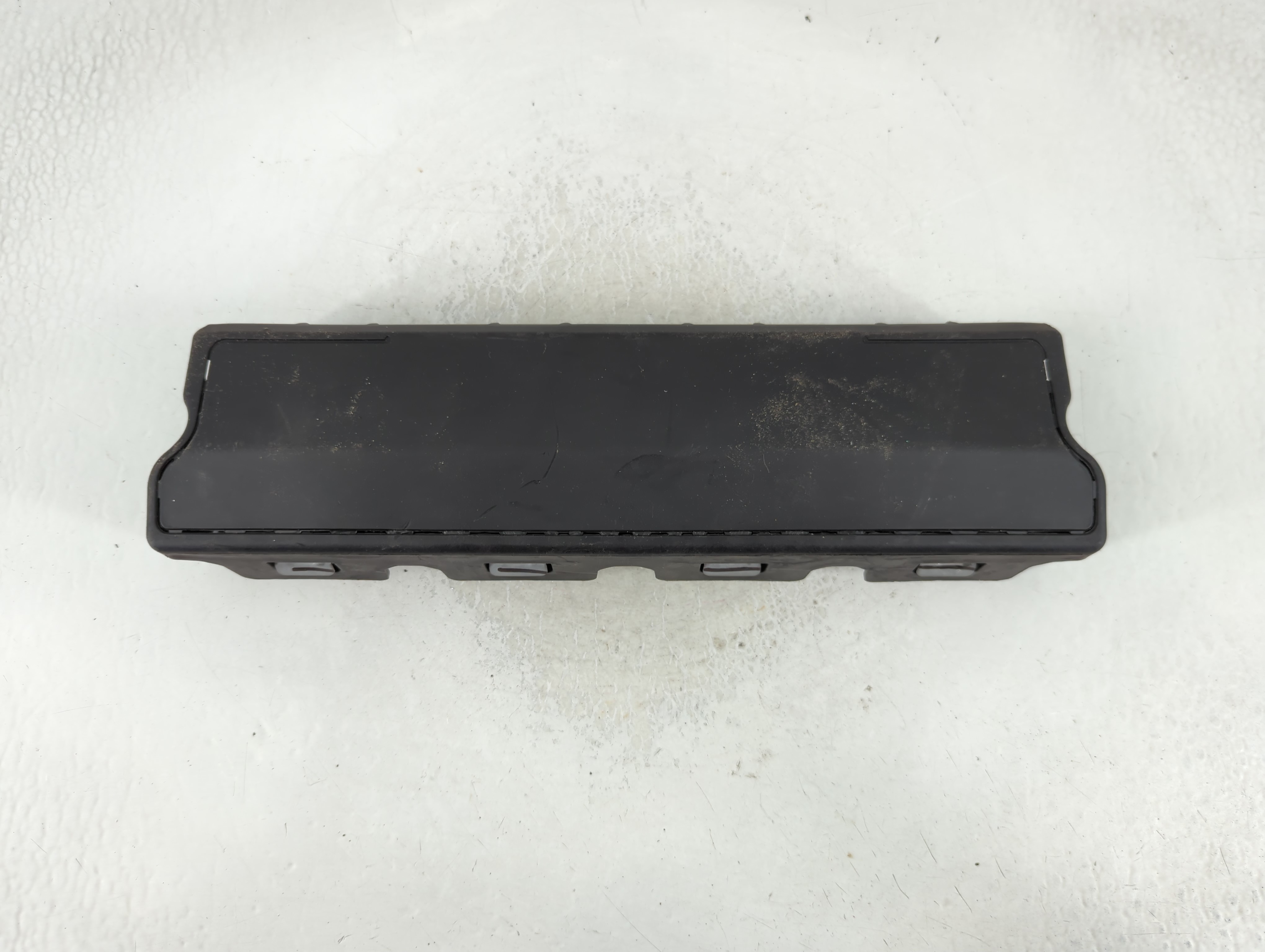 2016-2017 Chevrolet Cruze Air Bag Passenger Right Knee Oem 859674 - Oemusedautoparts1.com