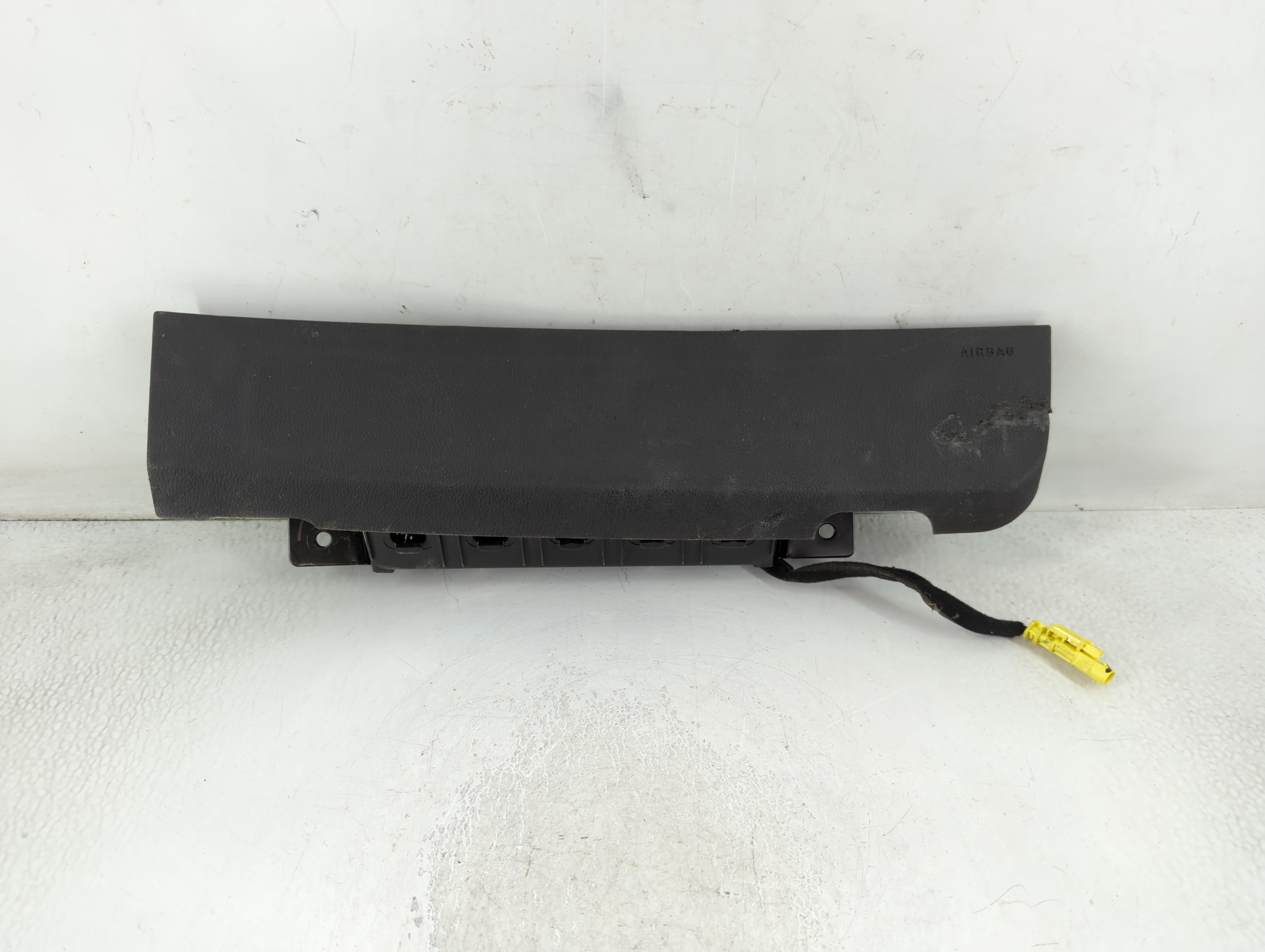 2013-2016 Chevrolet Cruze Air Bag Passenger Right Knee Oem 859682 - Oemusedautoparts1.com