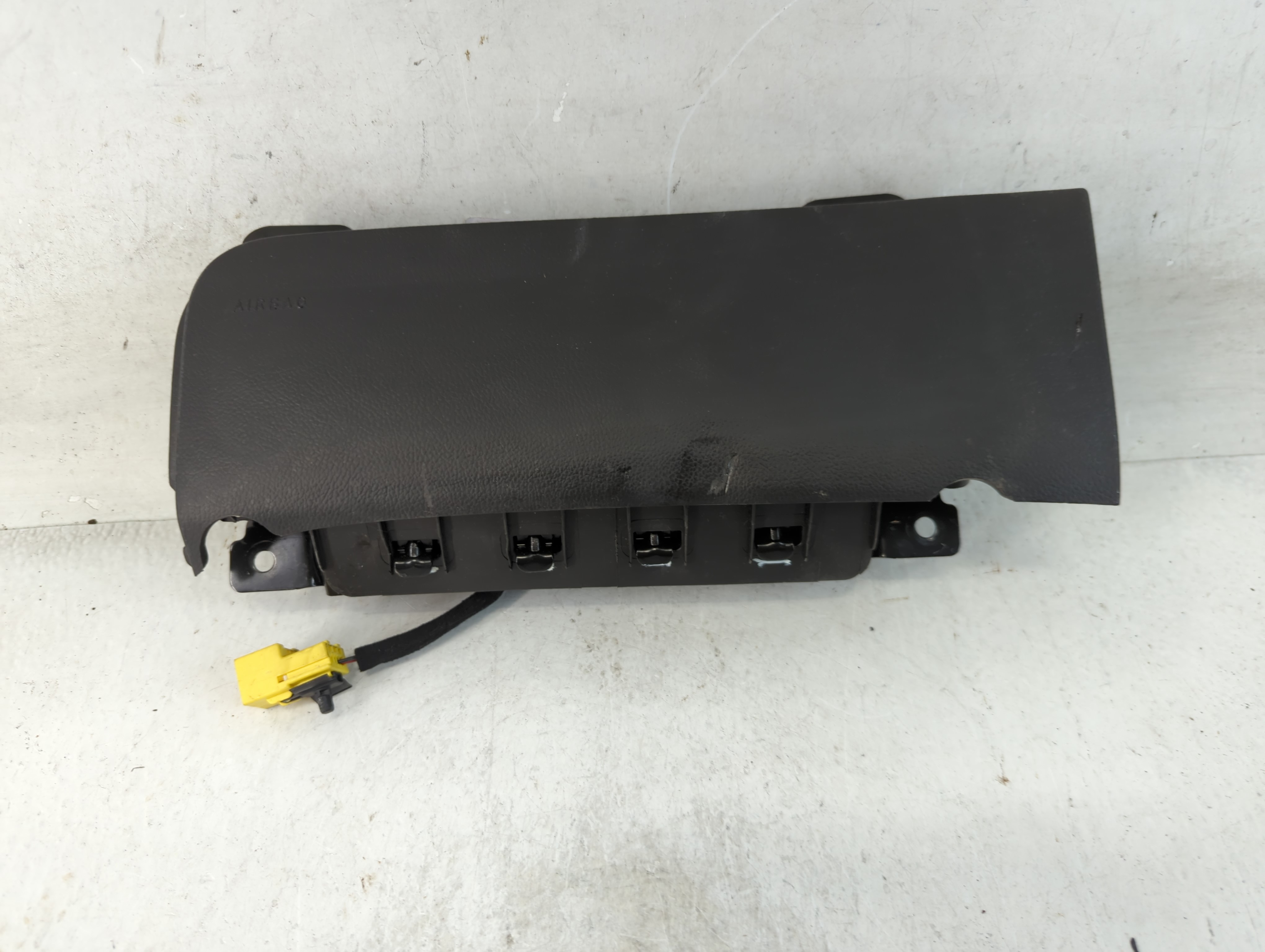 2011-2012 Chevrolet Cruze Air Bag Passenger Right Knee Oem 859734 - Oemusedautoparts1.com