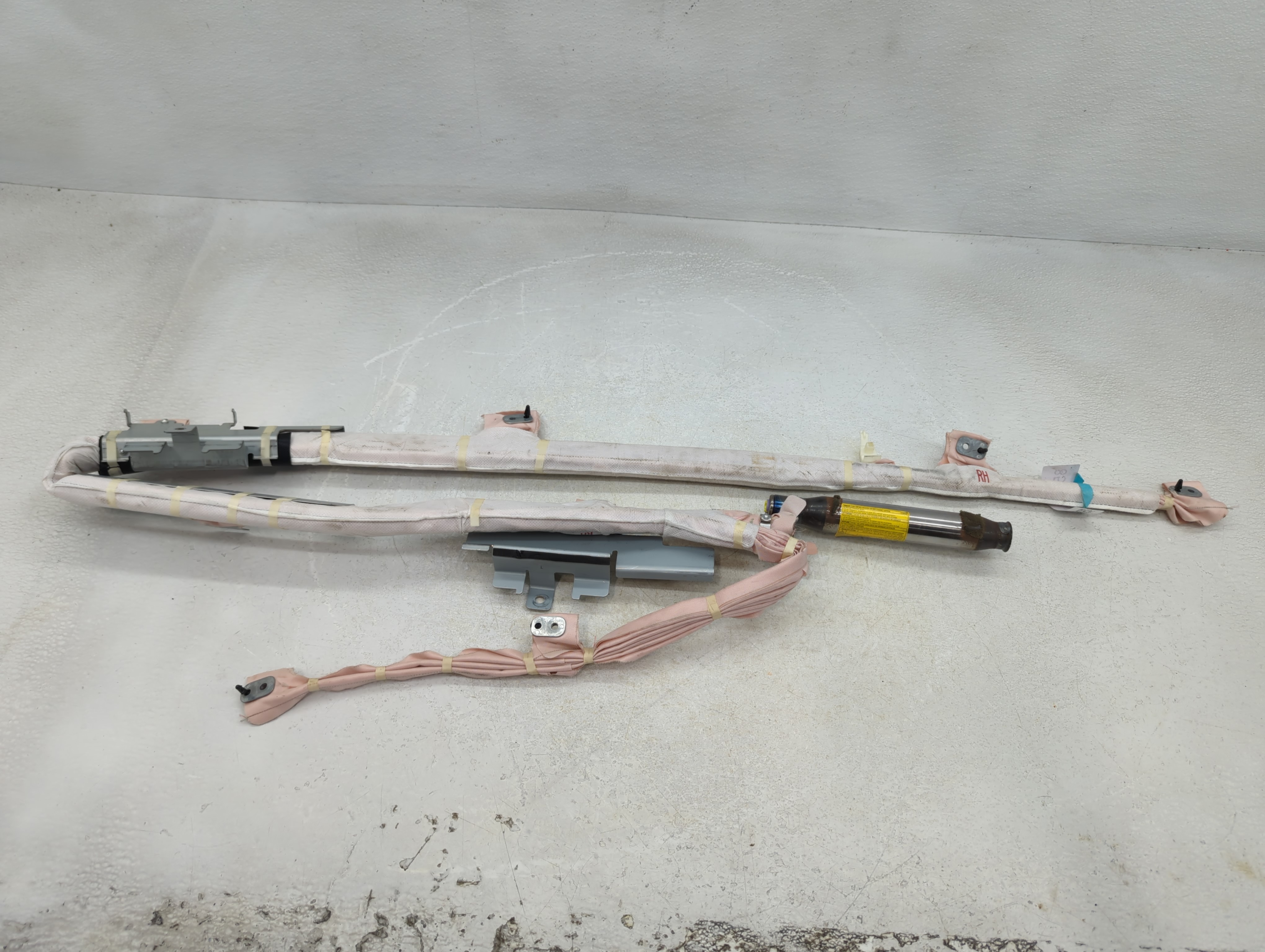 2007-2012 Mazda Cx-7 Air Bag Passenger Right Knee Oem 859750 - Oemusedautoparts1.com