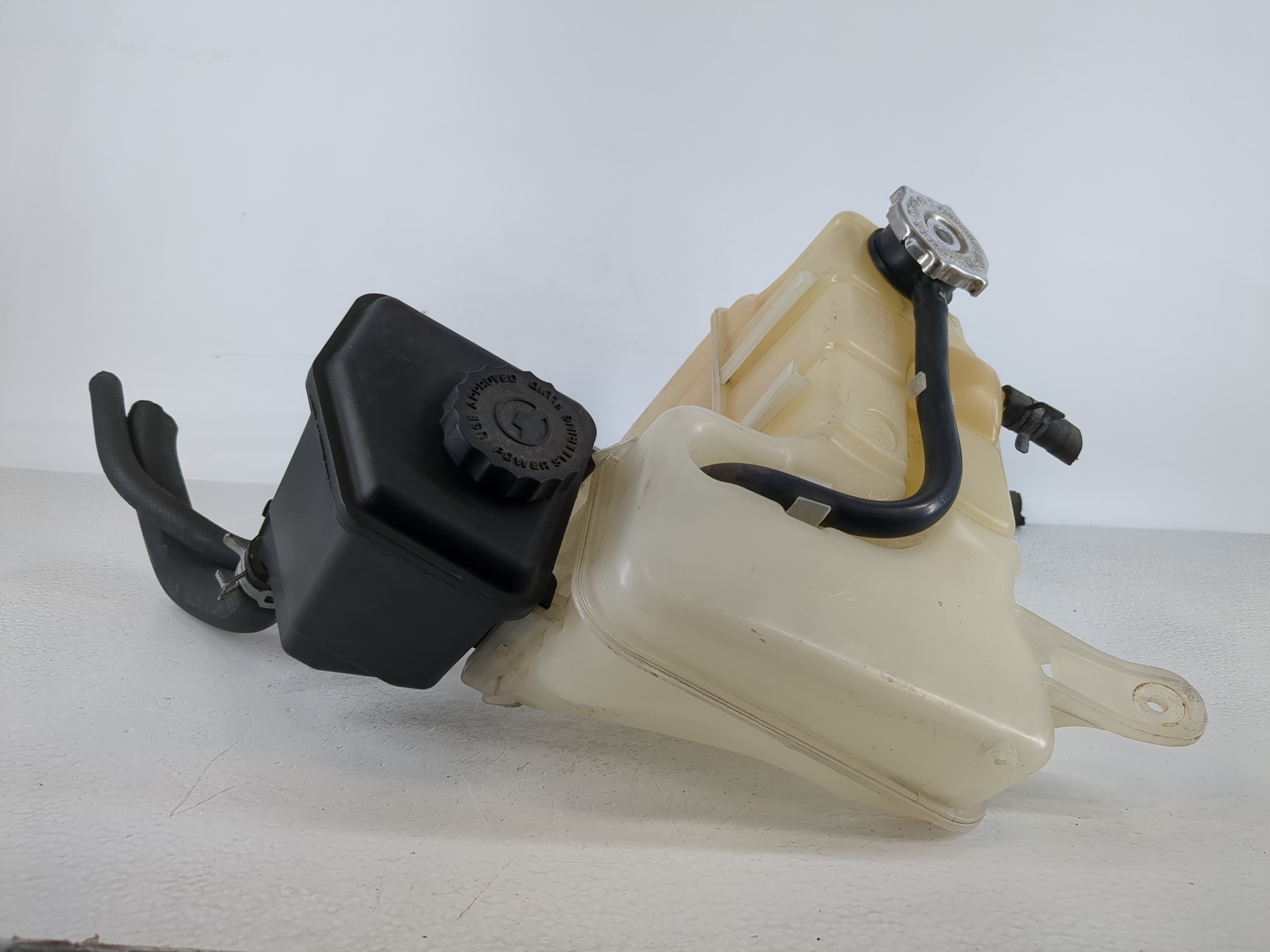 Picture of 2006-2010 Dodge Charger Radiator Coolant Overflow Expansion Tank Bottle 863431