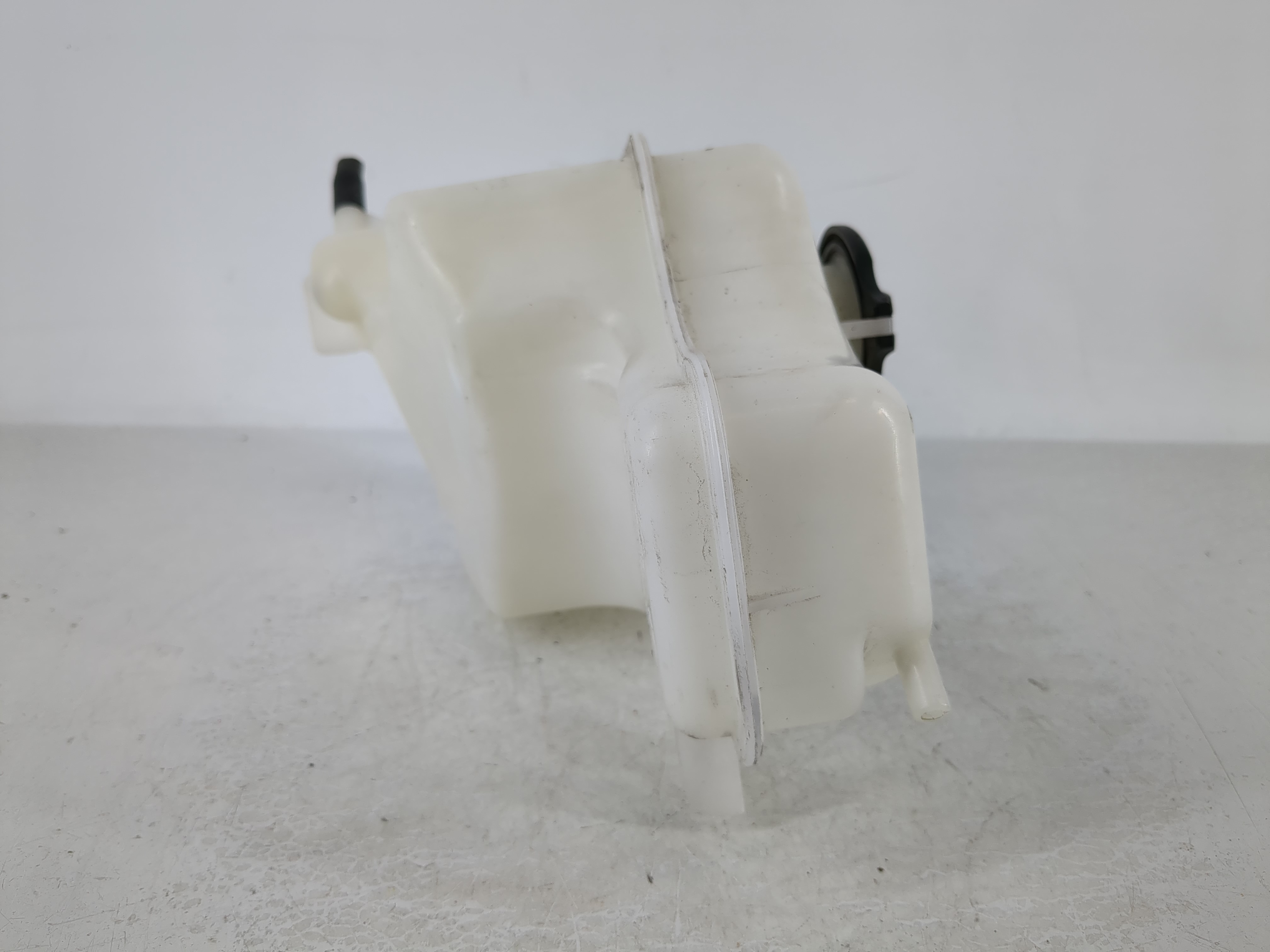 Picture of 2011-2015 Hyundai Sonata Radiator Coolant Overflow Expansion Tank Bottle 863859