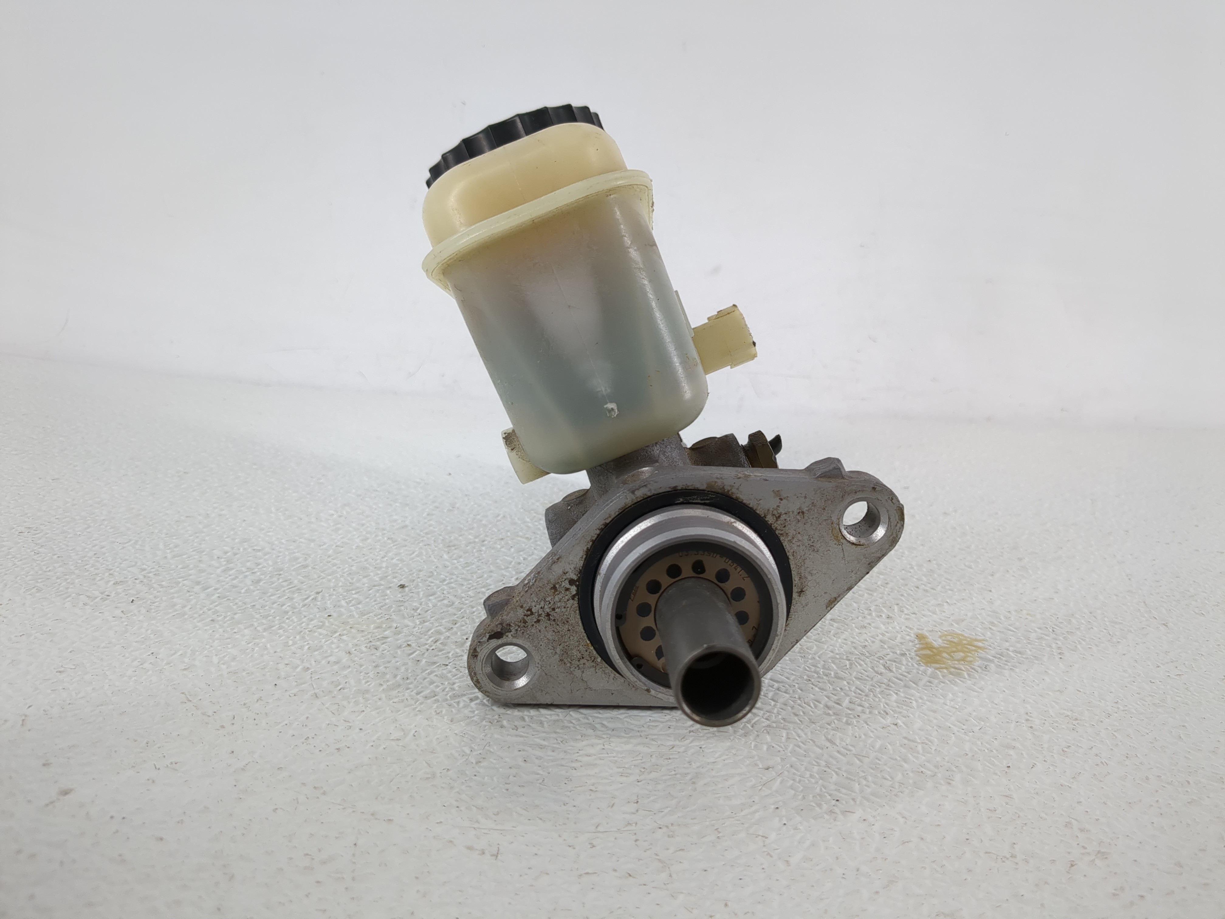 2001-2004 Ford Escape Brake Master Cylinder 863964 - Oemusedautoparts1.com
