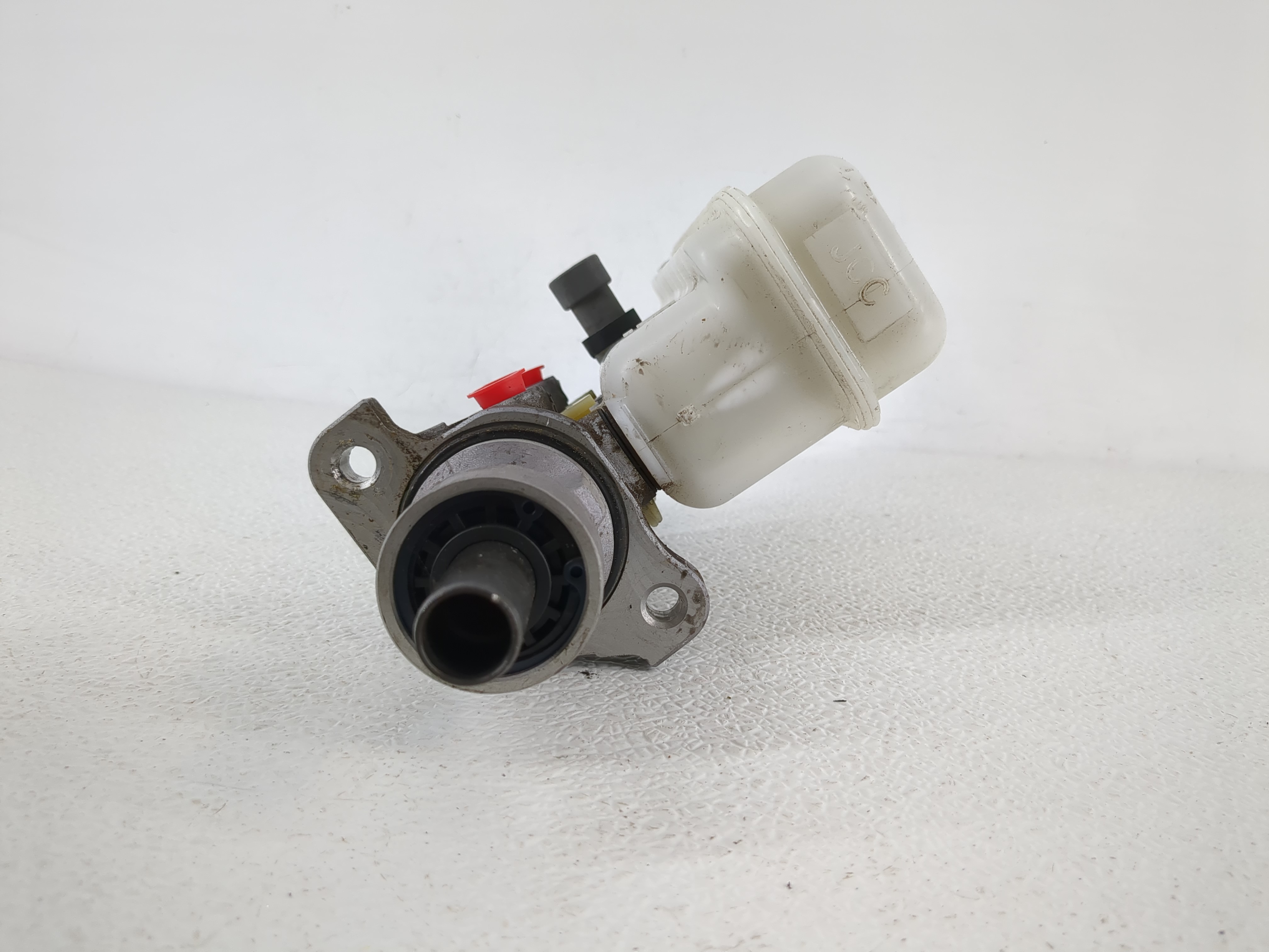 2013-2015 Chevrolet Captiva Sport Brake Master Cylinder 864068 - Oemusedautoparts1.com