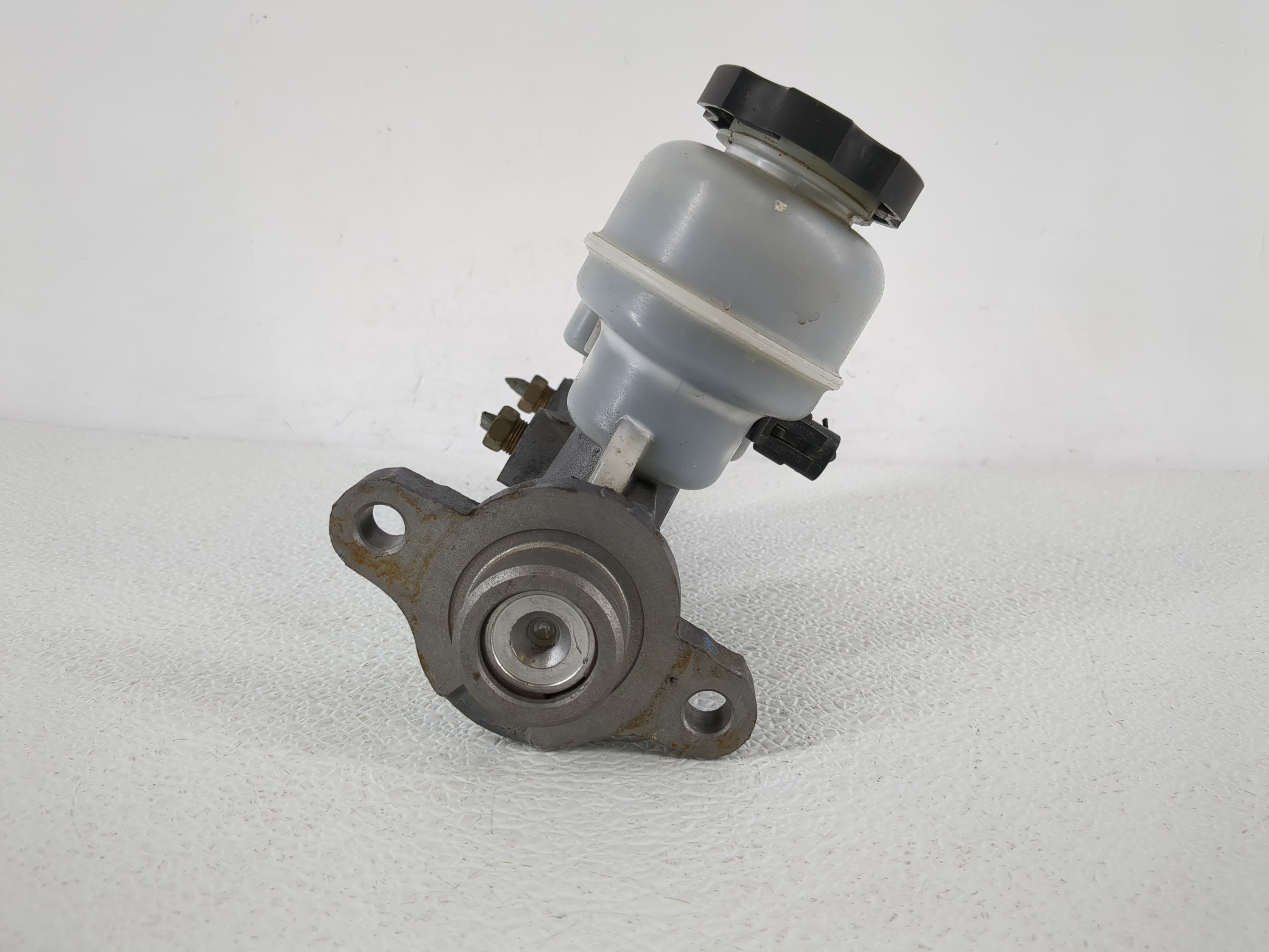 Picture of 2000-2005 Pontiac Montana Brake Master Cylinder 864301