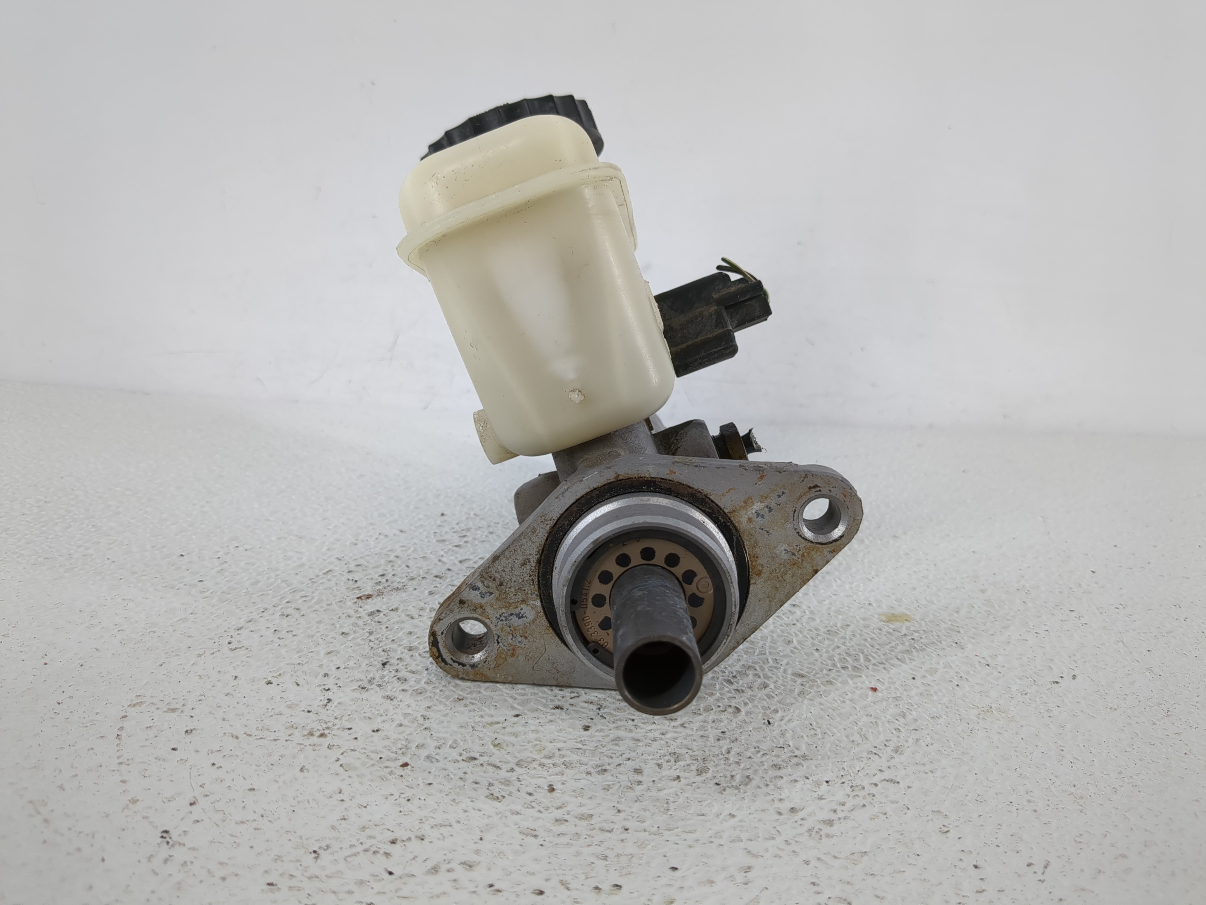 2001-2004 Ford Escape Brake Master Cylinder 864508 - Oemusedautoparts1.com