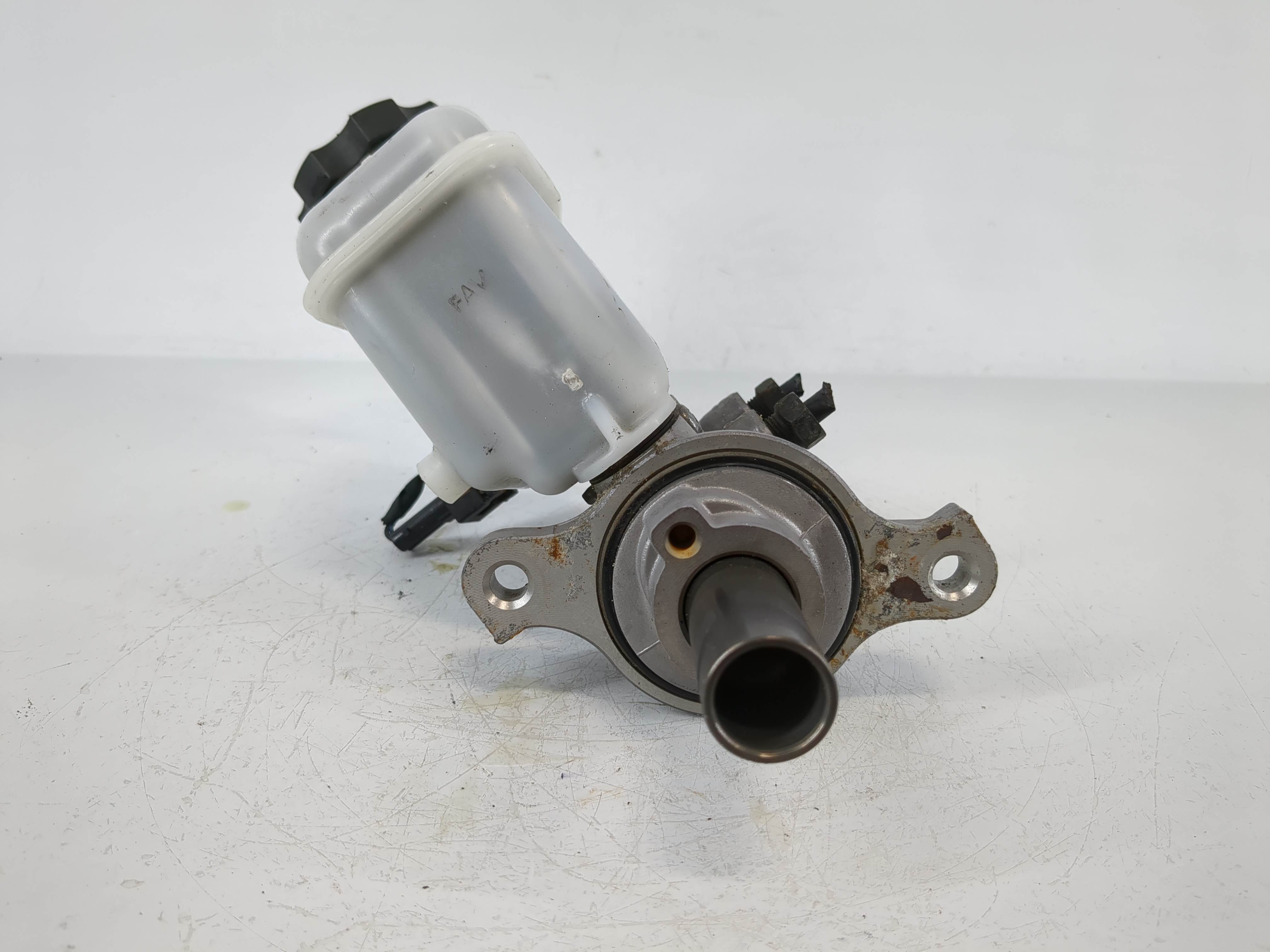 Picture of 2011-2014 Hyundai Sonata Brake Master Cylinder 864523