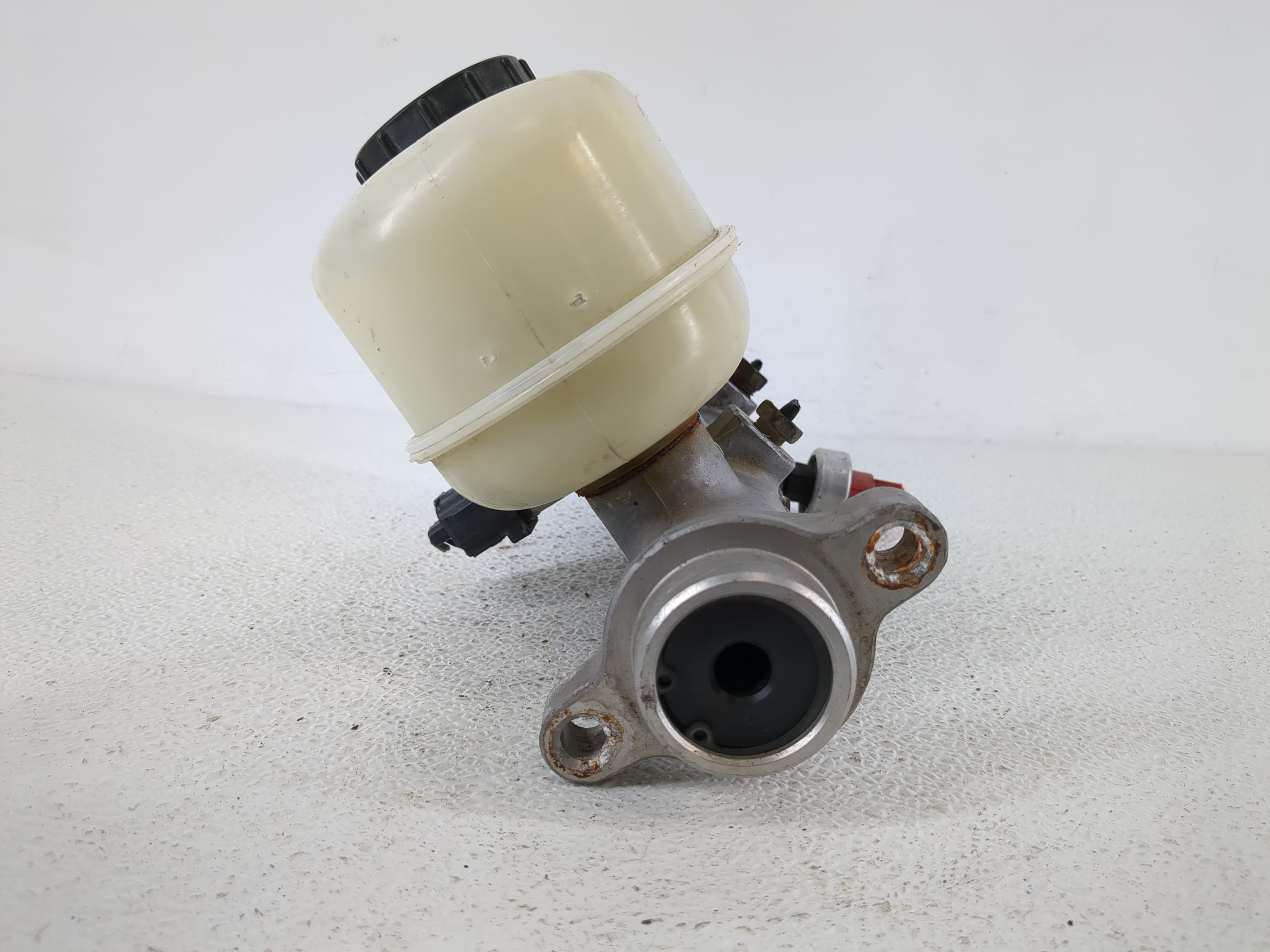 1999-2004 Ford F-250 Super Duty Brake Master Cylinder 864585 - Oemusedautoparts1.com
