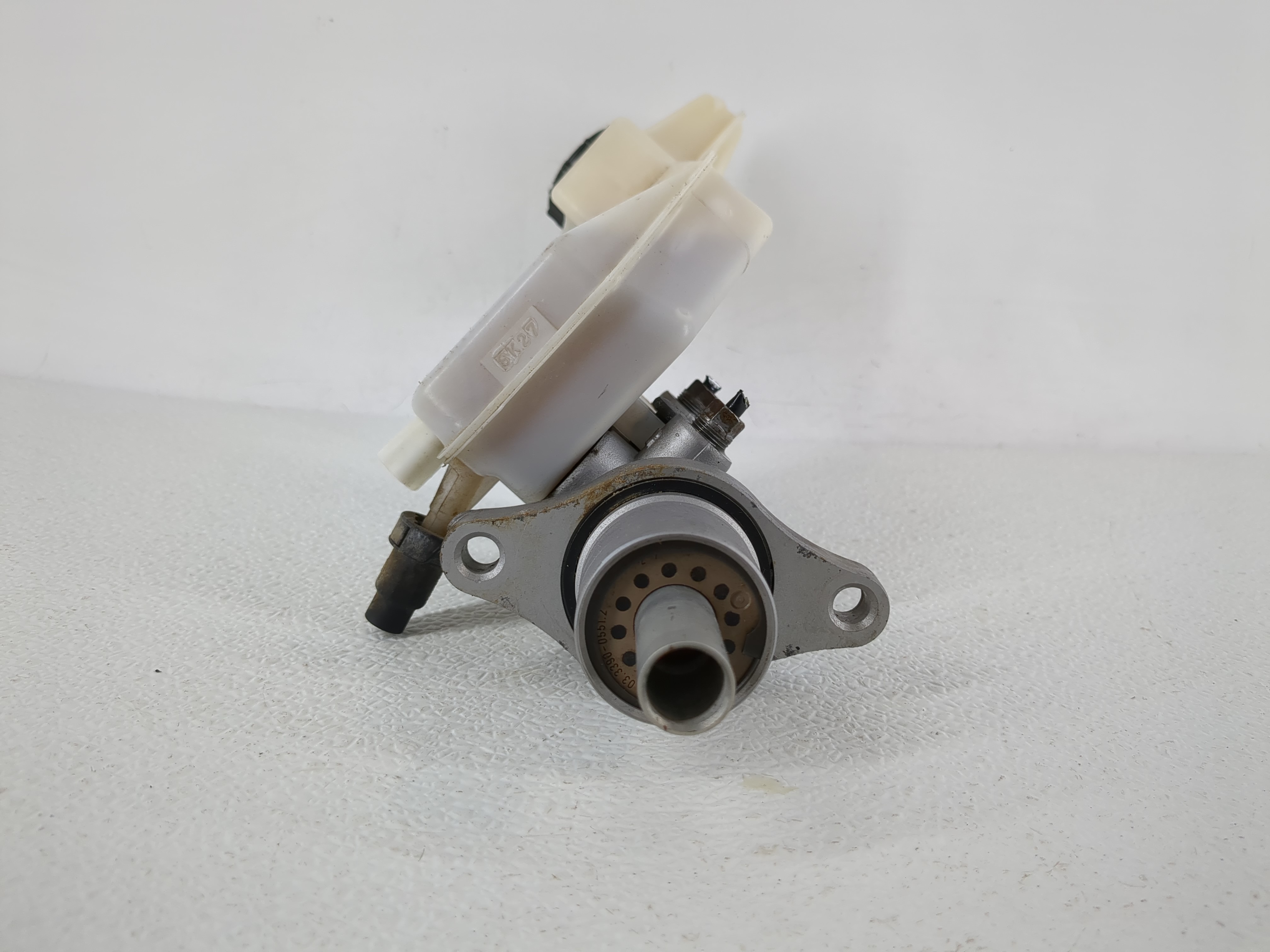 Picture of 2004-2013 Mazda 3 Brake Master Cylinder 864588
