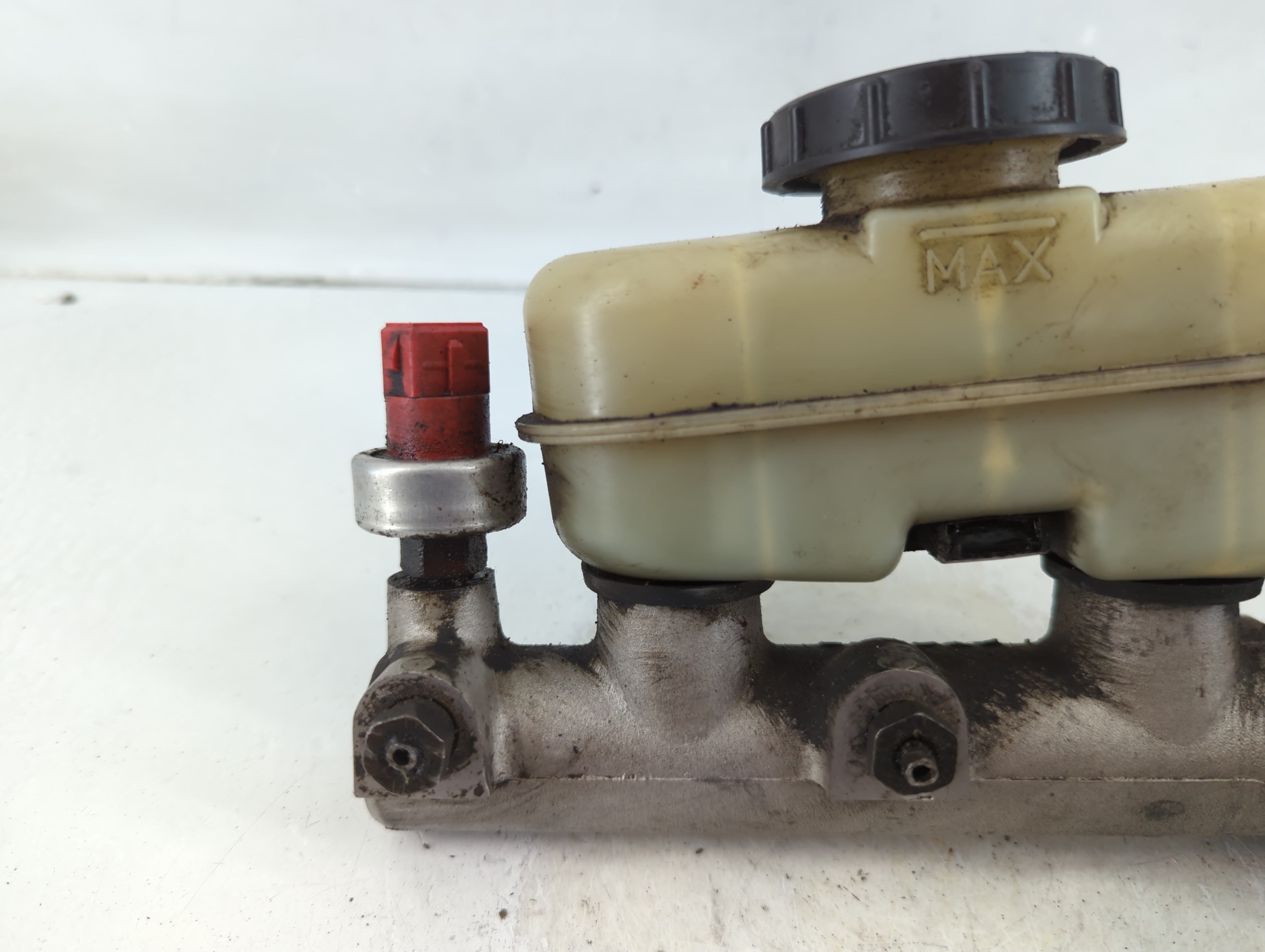 1995-1997 Ford Explorer Brake Master Cylinder 864644 - Oemusedautoparts1.com