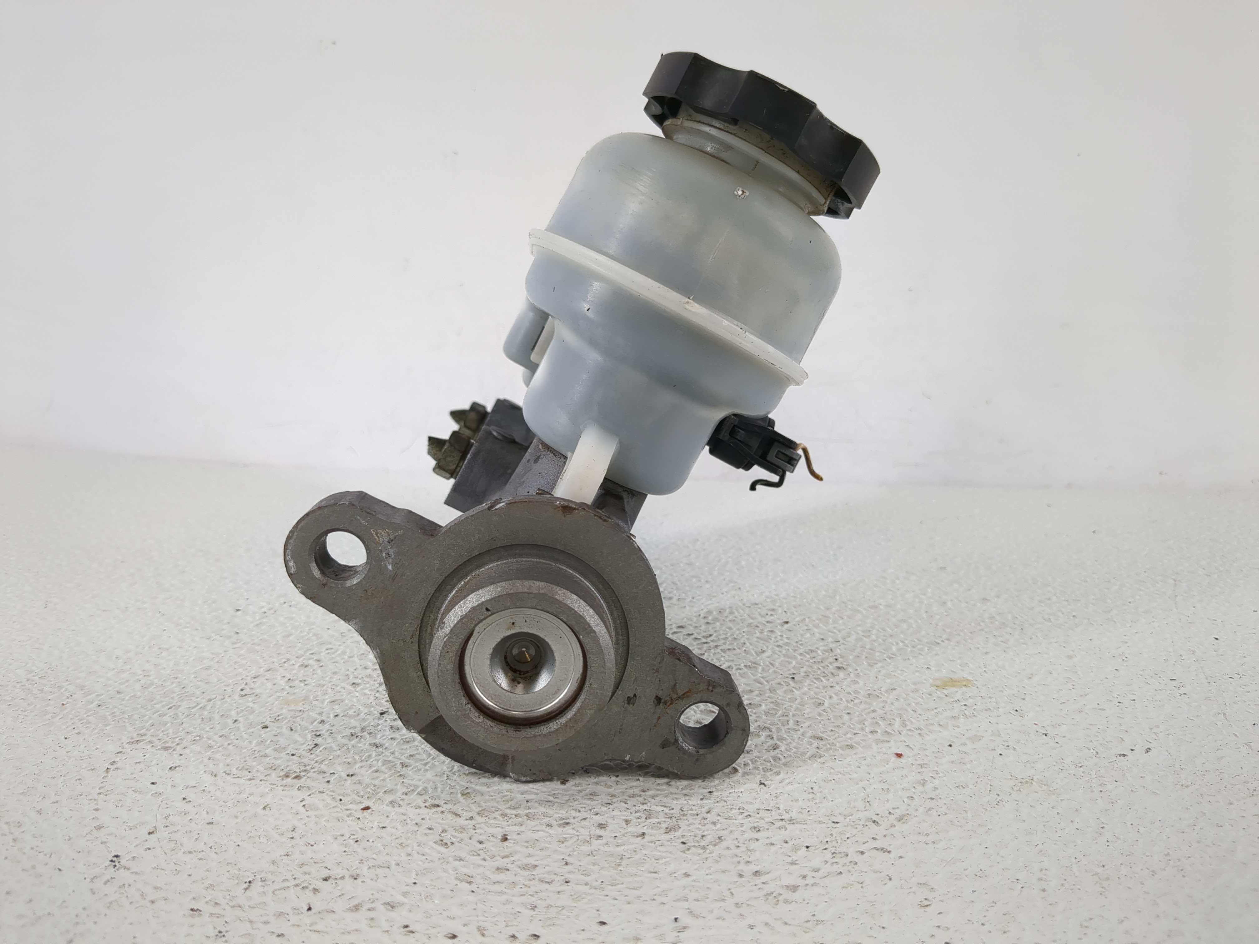 2006-2008 Chevrolet Impala Brake Master Cylinder 864699 - Oemusedautoparts1.com