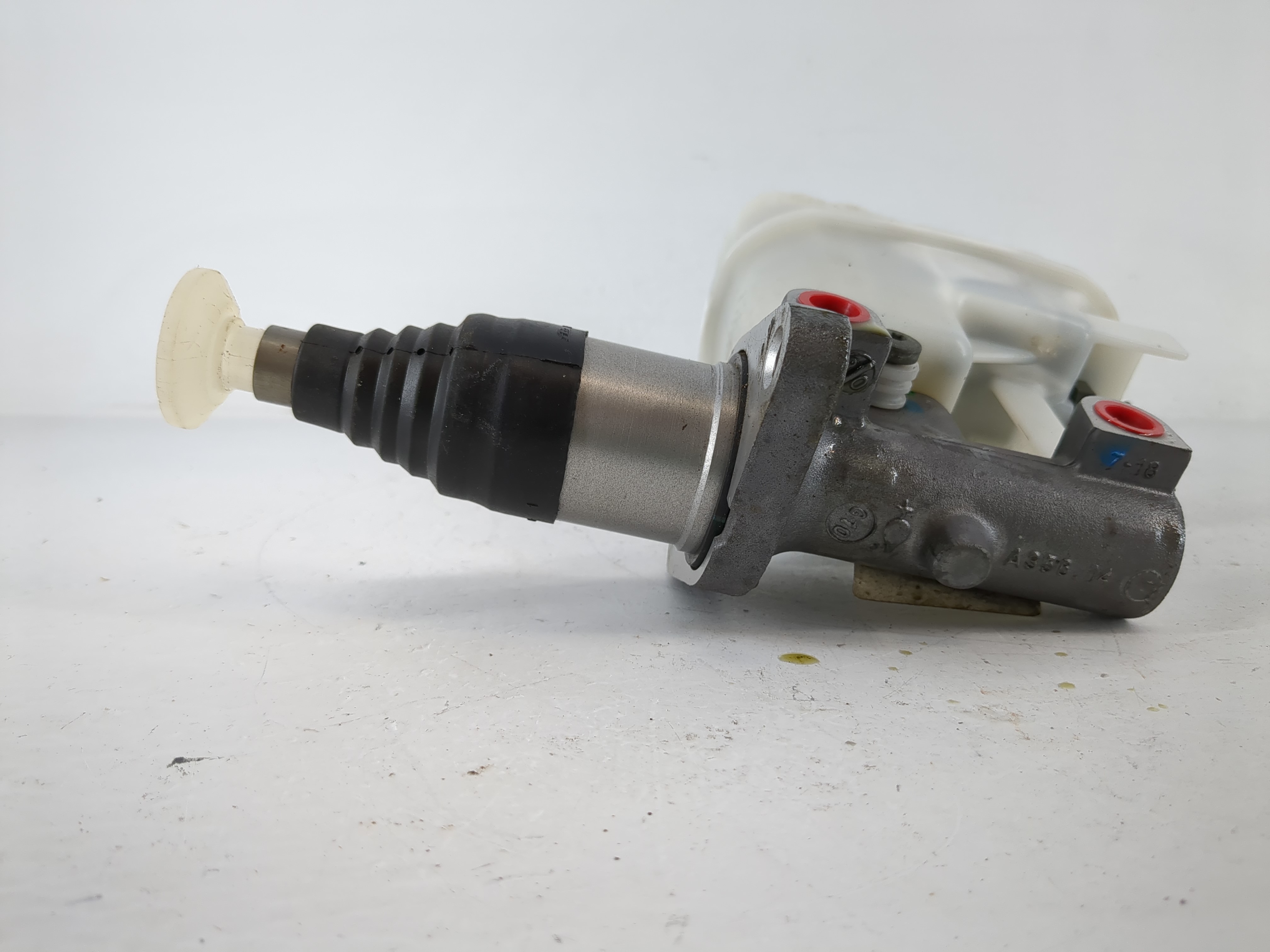 2008-2012 Chevrolet Malibu Brake Master Cylinder 864781 - Oemusedautoparts1.com