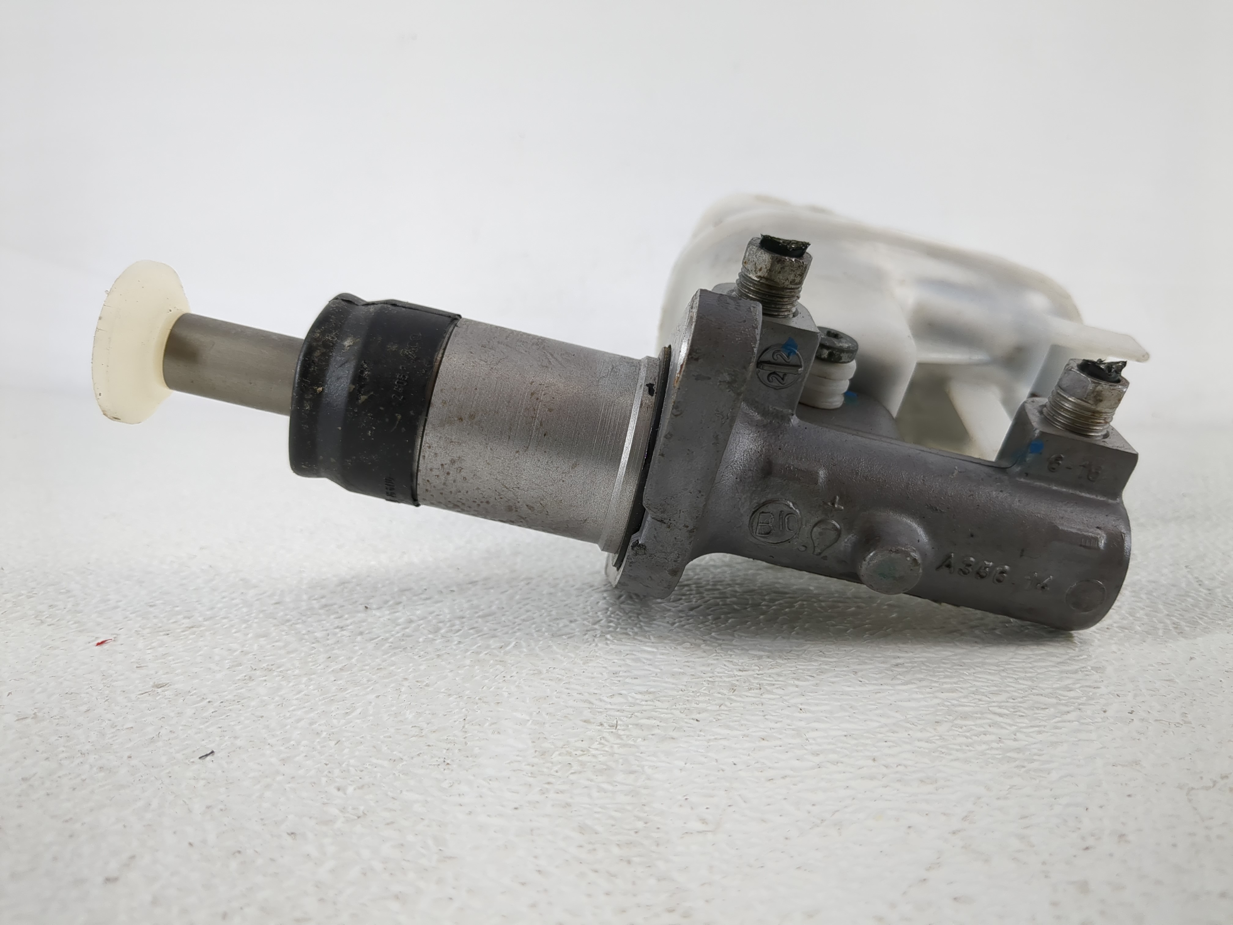 Picture of 2008-2012 Chevrolet Malibu Brake Master Cylinder 864837