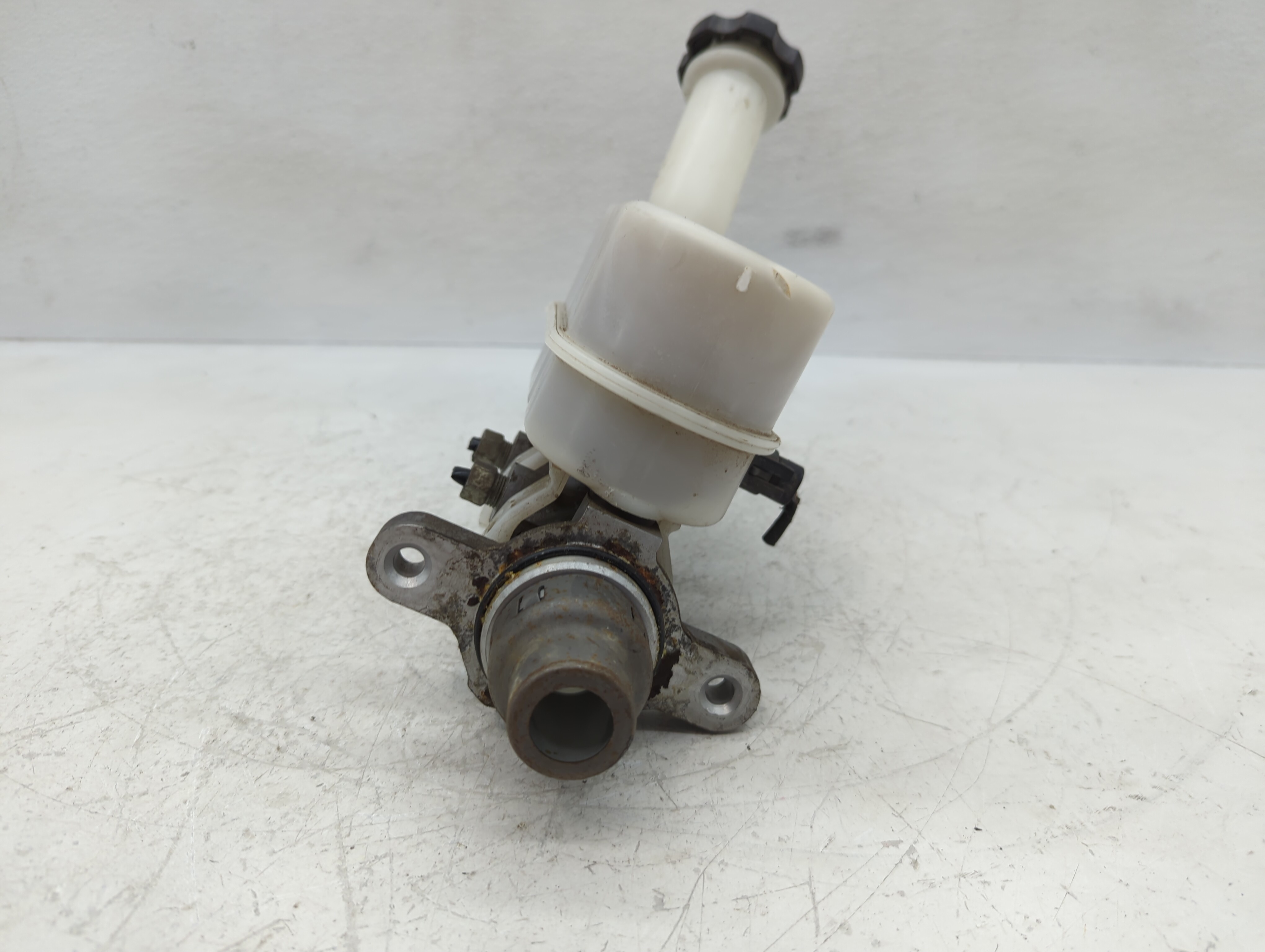 Picture of 2009-2017 Gmc Acadia Brake Master Cylinder 864877