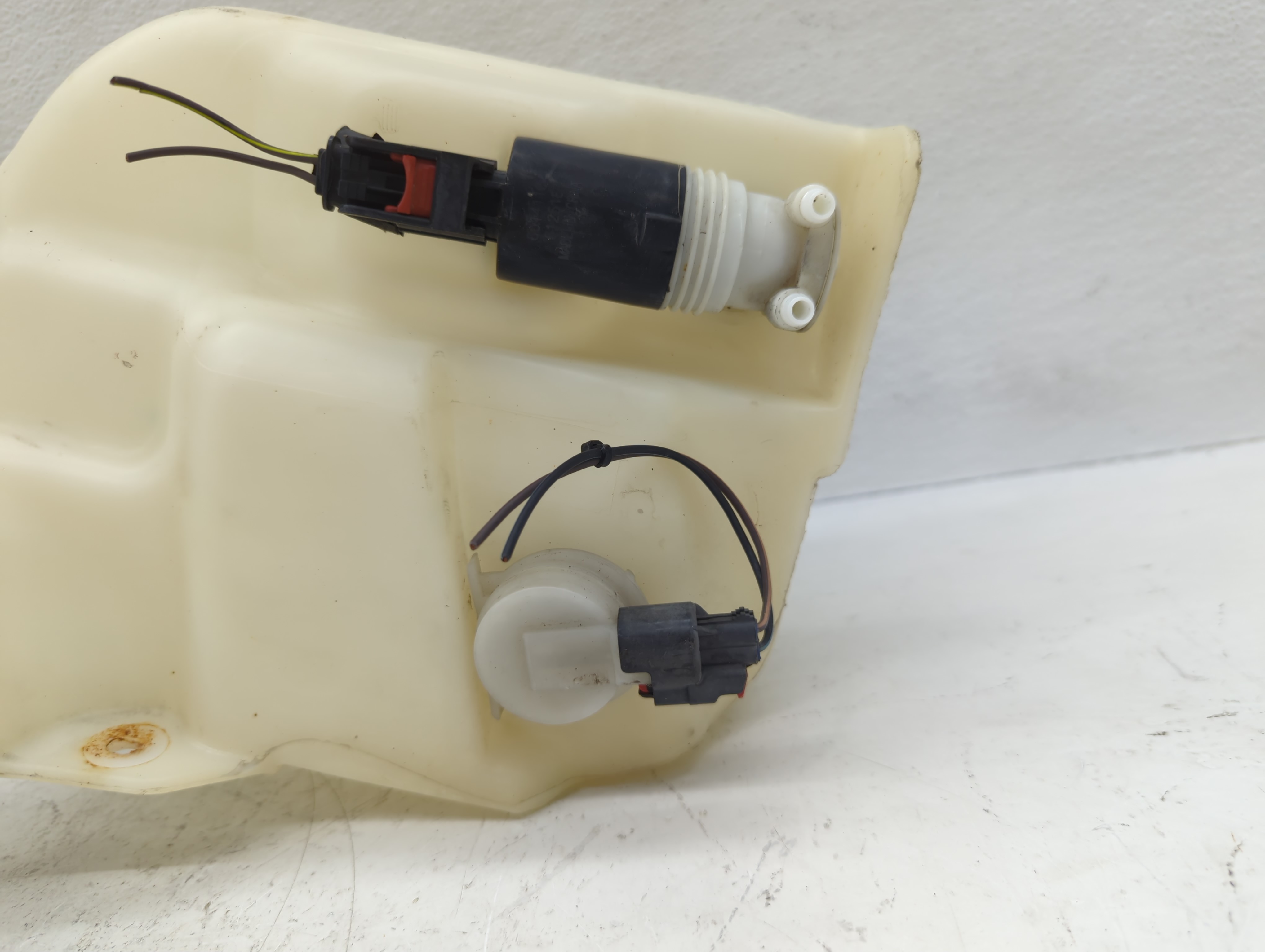 Picture of Dodge Grand Caravan Windshield Washer Fluid Reservoir Bottle Oem 868708