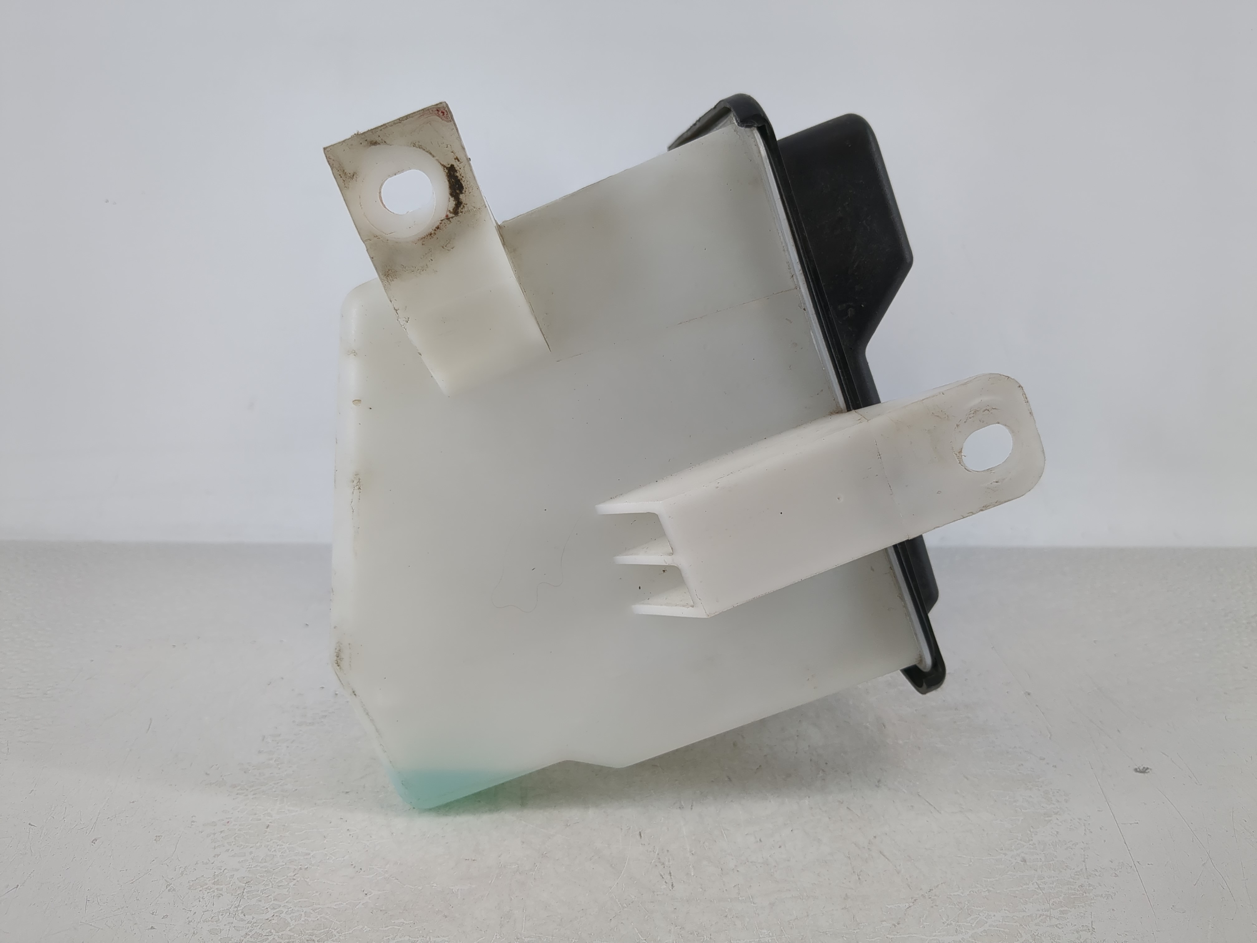 Picture of 1998-2006 Ford F-150 Windshield Washer Fluid Reservoir Bottle Oem 868736