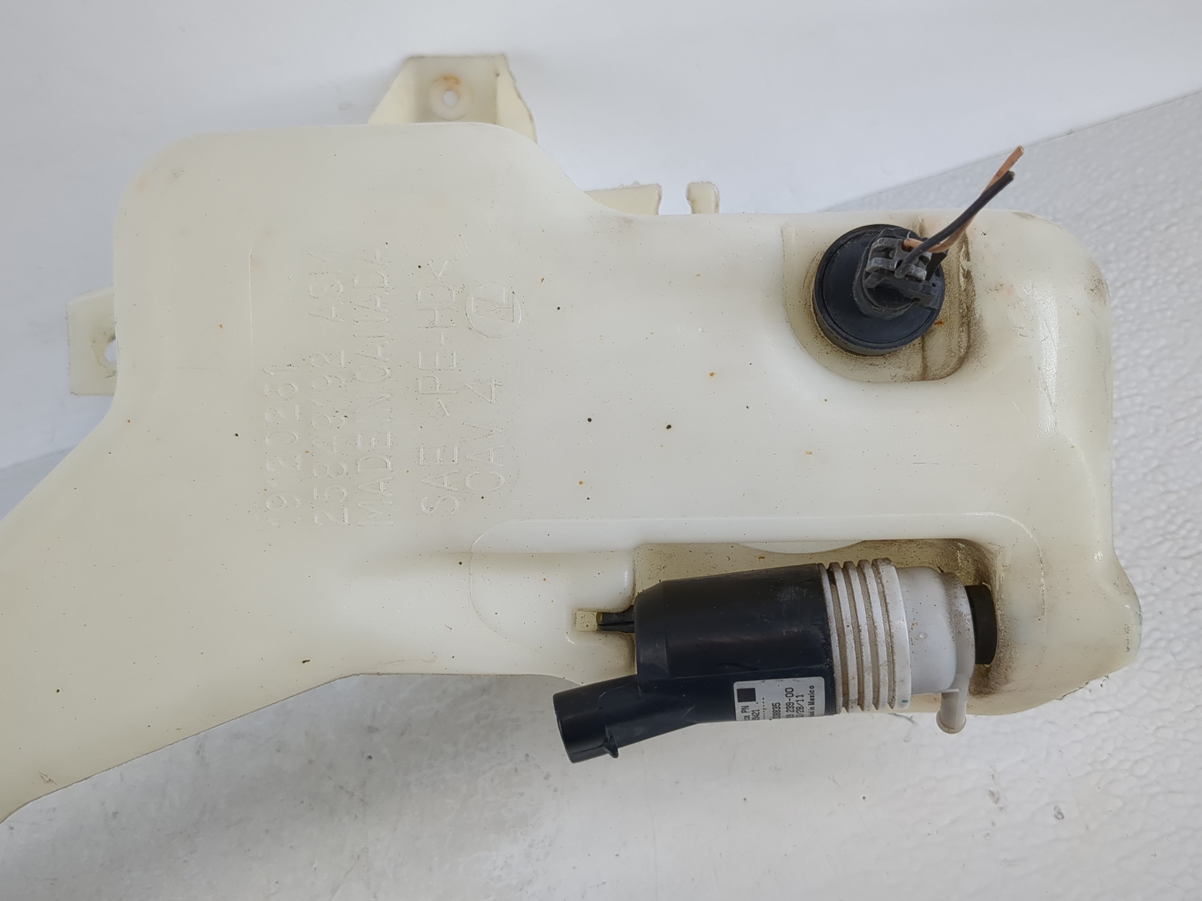 Picture of 2006-2016 Chevrolet Impala Windshield Washer Fluid Reservoir Bottle Oem 869133