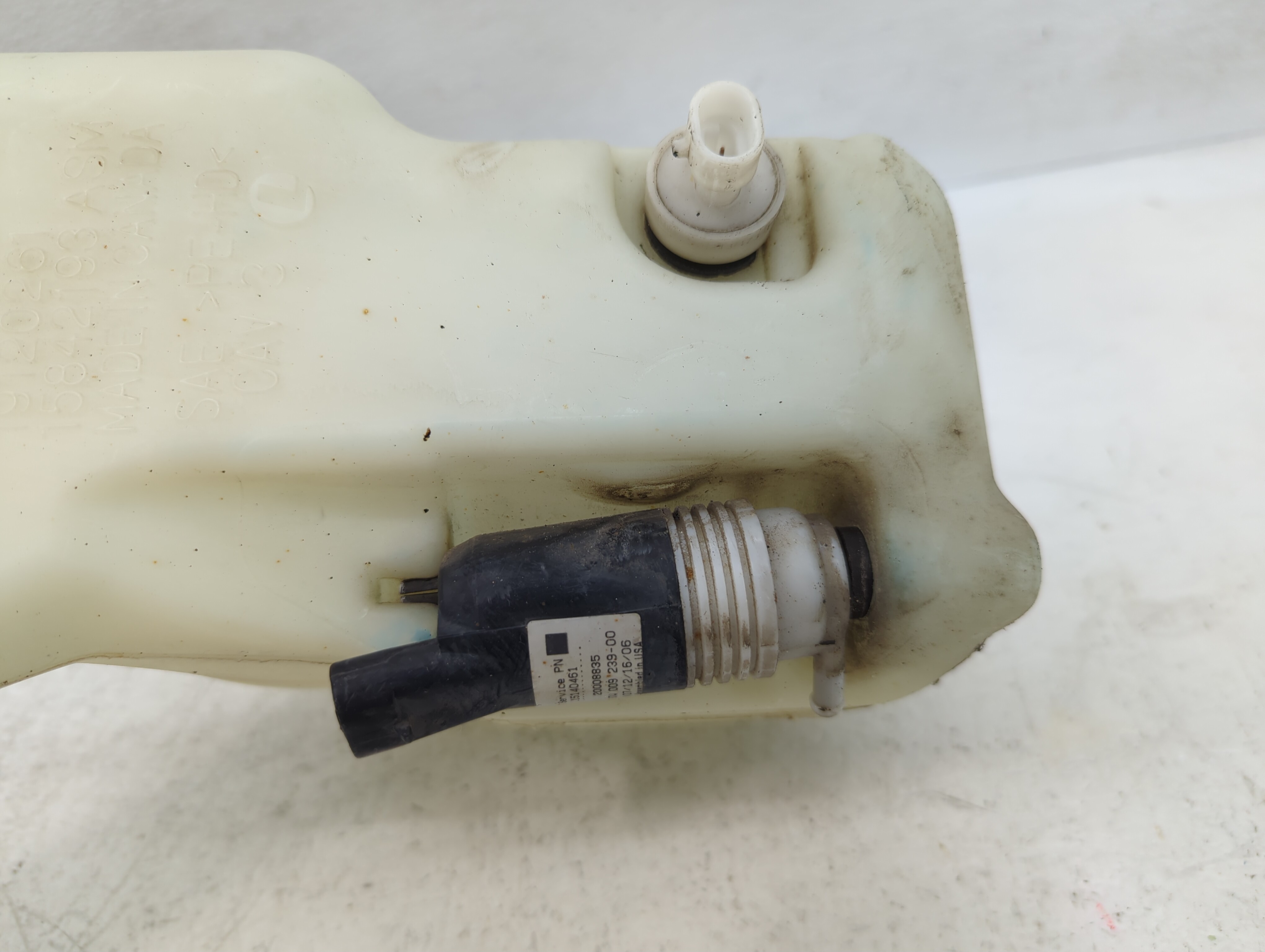 Picture of 2006-2016 Chevrolet Impala Windshield Washer Fluid Reservoir Bottle Oem 869343