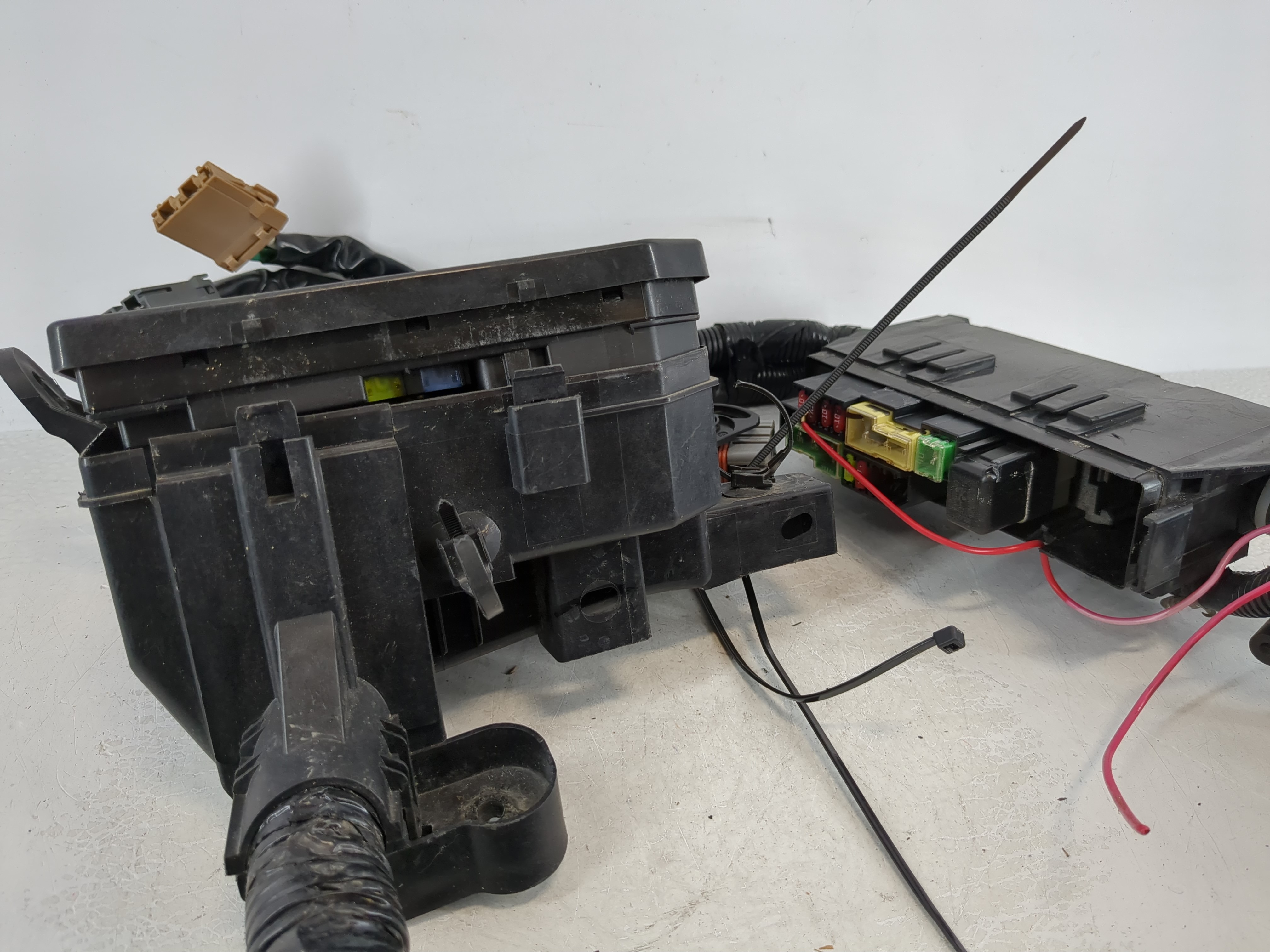 Picture of 2013-2019 Nissan Sentra Fusebox Fuse Box Relay Module 869497