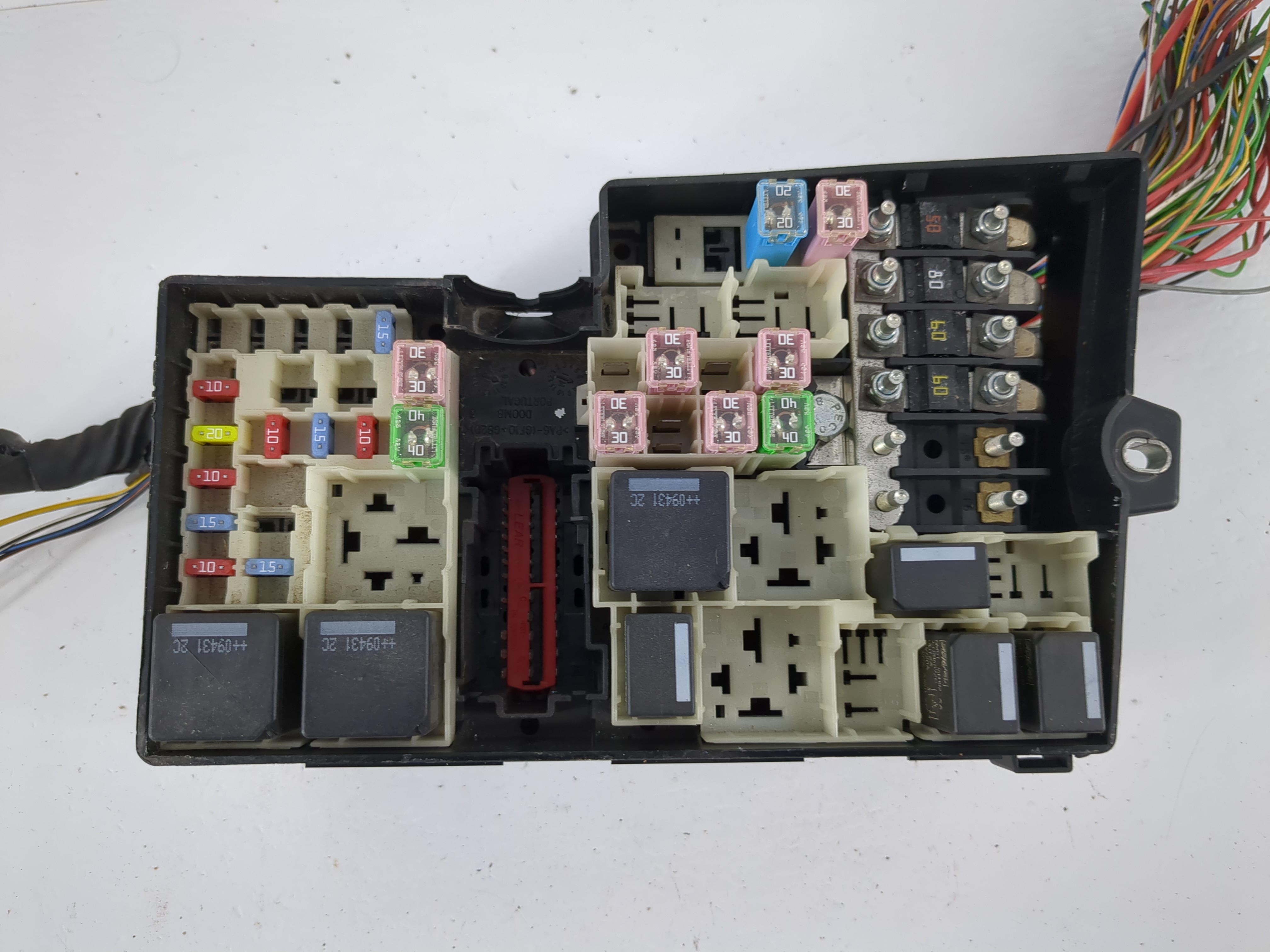 Volvo V40 Fusebox Fuse Box Relay Module 869577 - Oemusedautoparts1.com