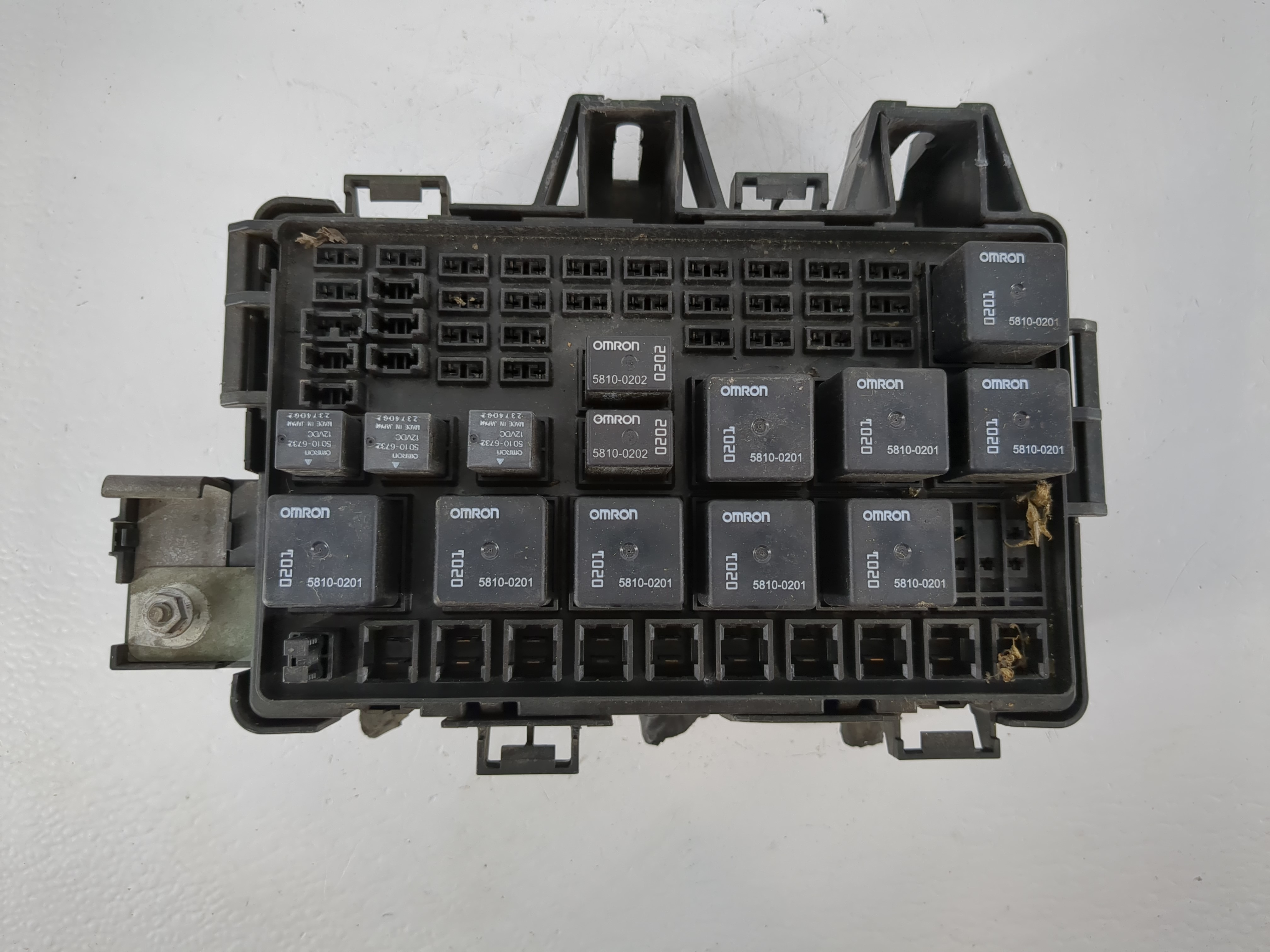 Picture of 2005-2007 Saturn Relay Fusebox Fuse Box Relay Module 869637