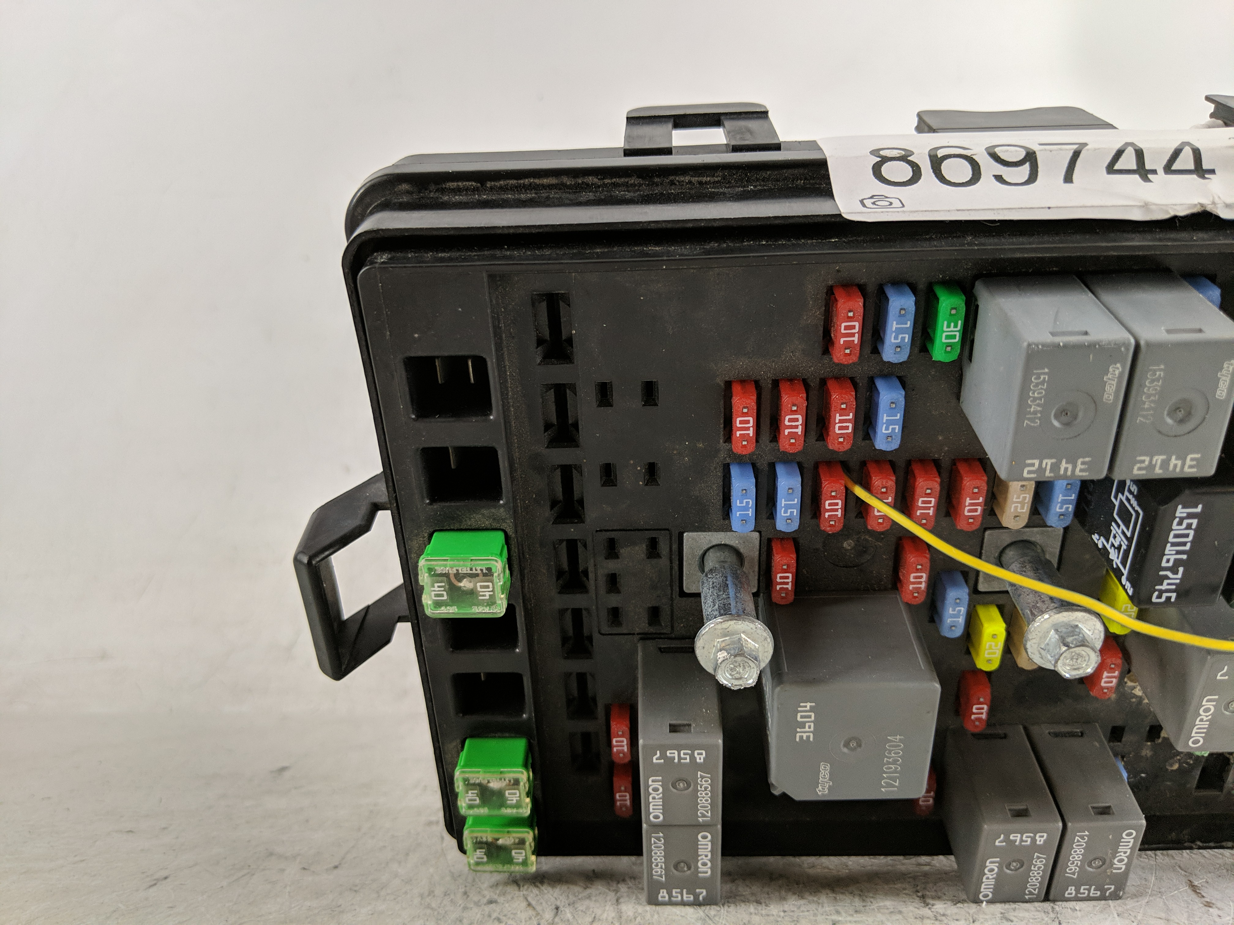 2004-2005 Gmc Envoy Fusebox Fuse Box Relay Module 869744 - Oemusedautoparts1.com