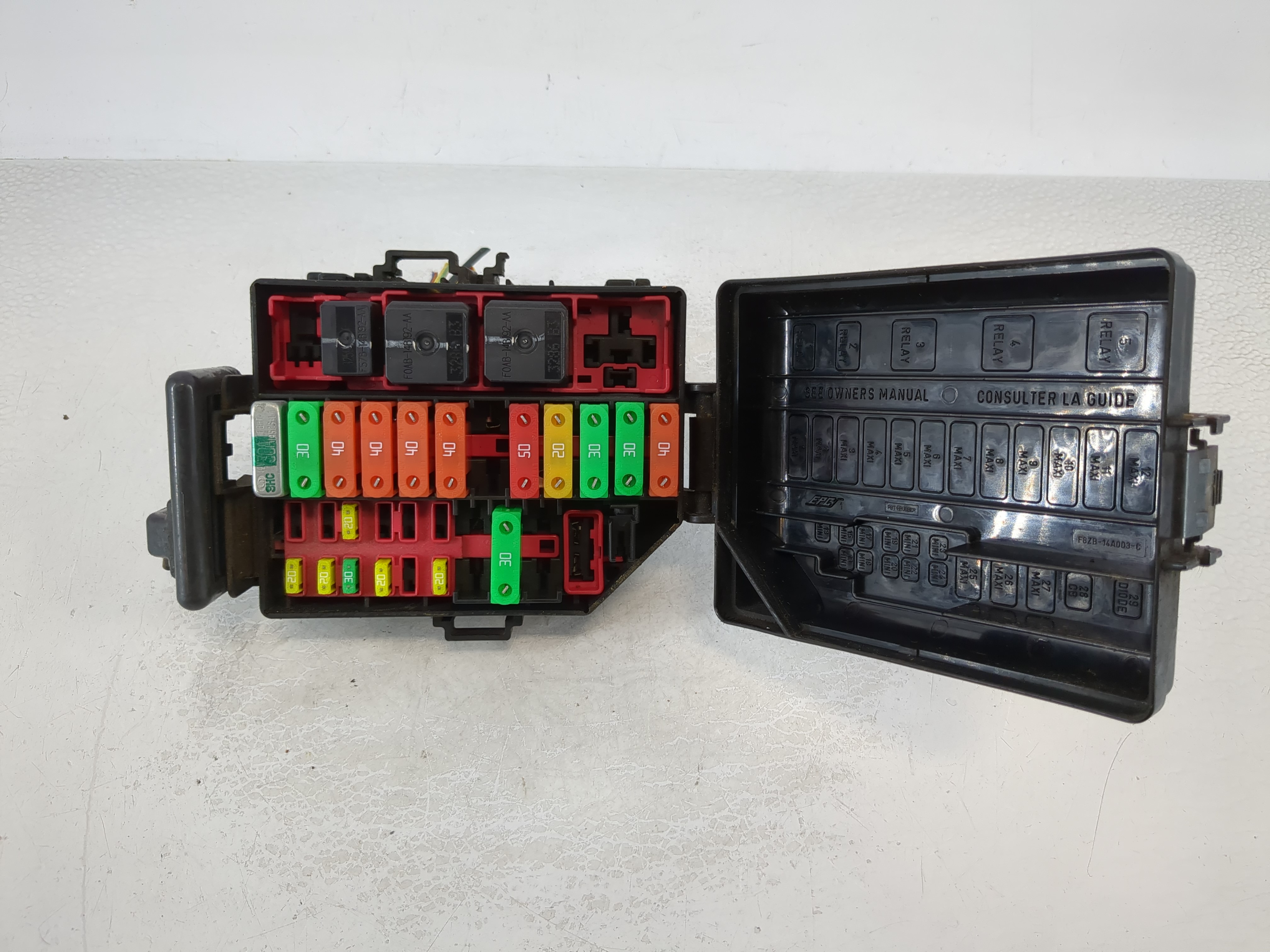 Picture of 2003-2004 Ford Mustang Fusebox Fuse Box Relay Module 869748