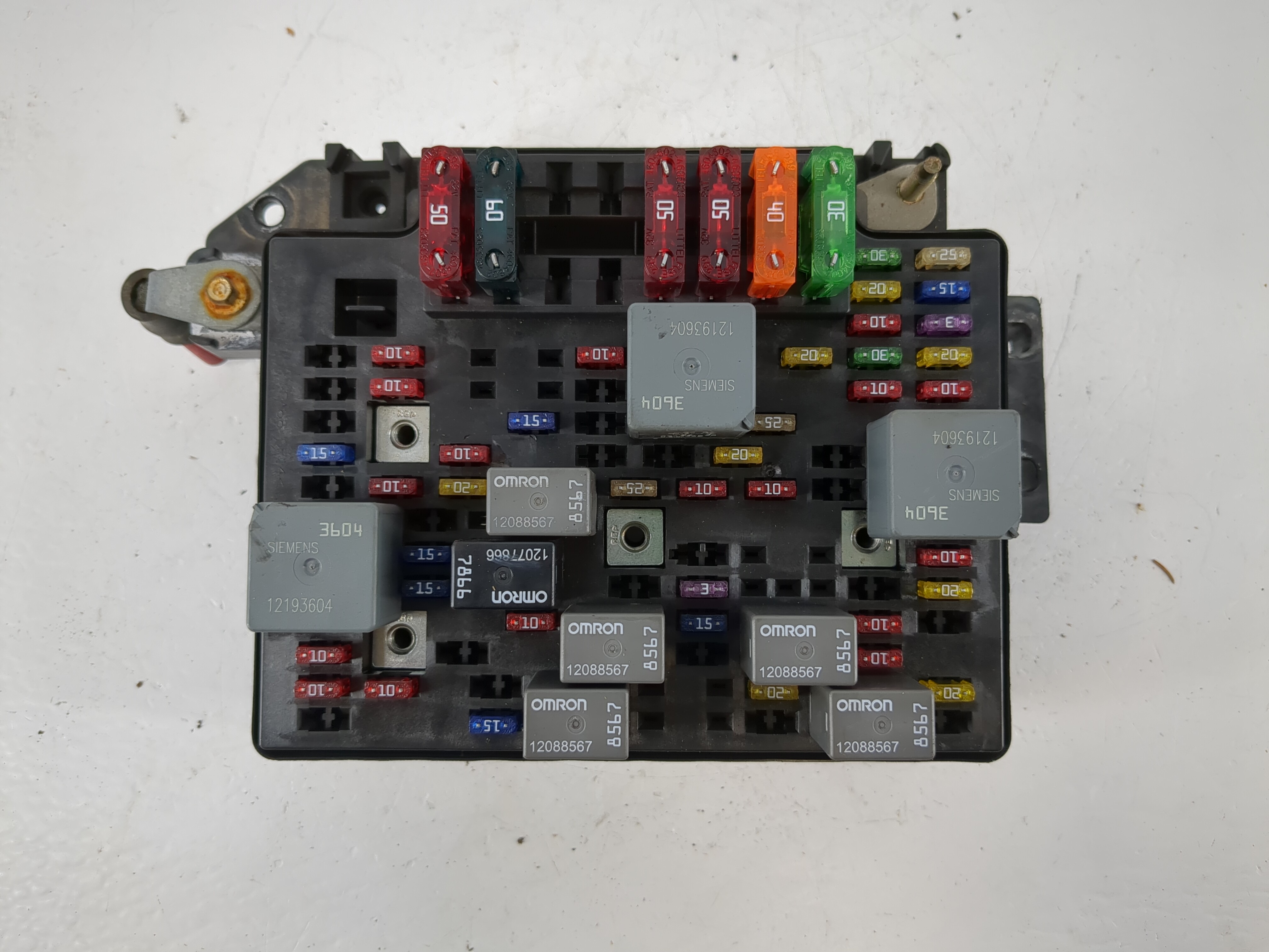 Gmc Chevrolet Fusebox Fuse Box Relay Module 869778 - Oemusedautoparts1.com