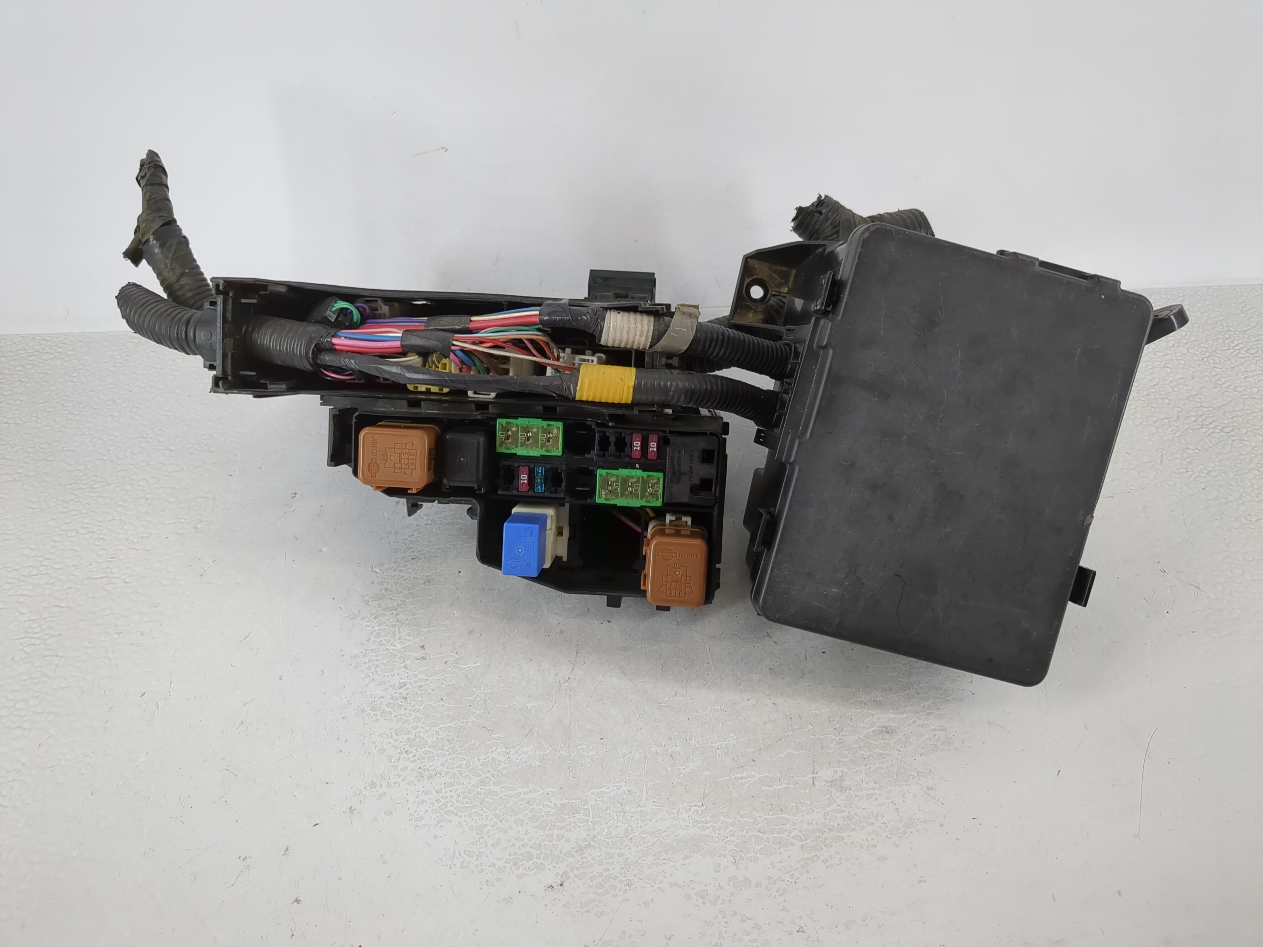 Picture of 2013-2014 Nissan Altima Fusebox Fuse Box Relay Module 869843