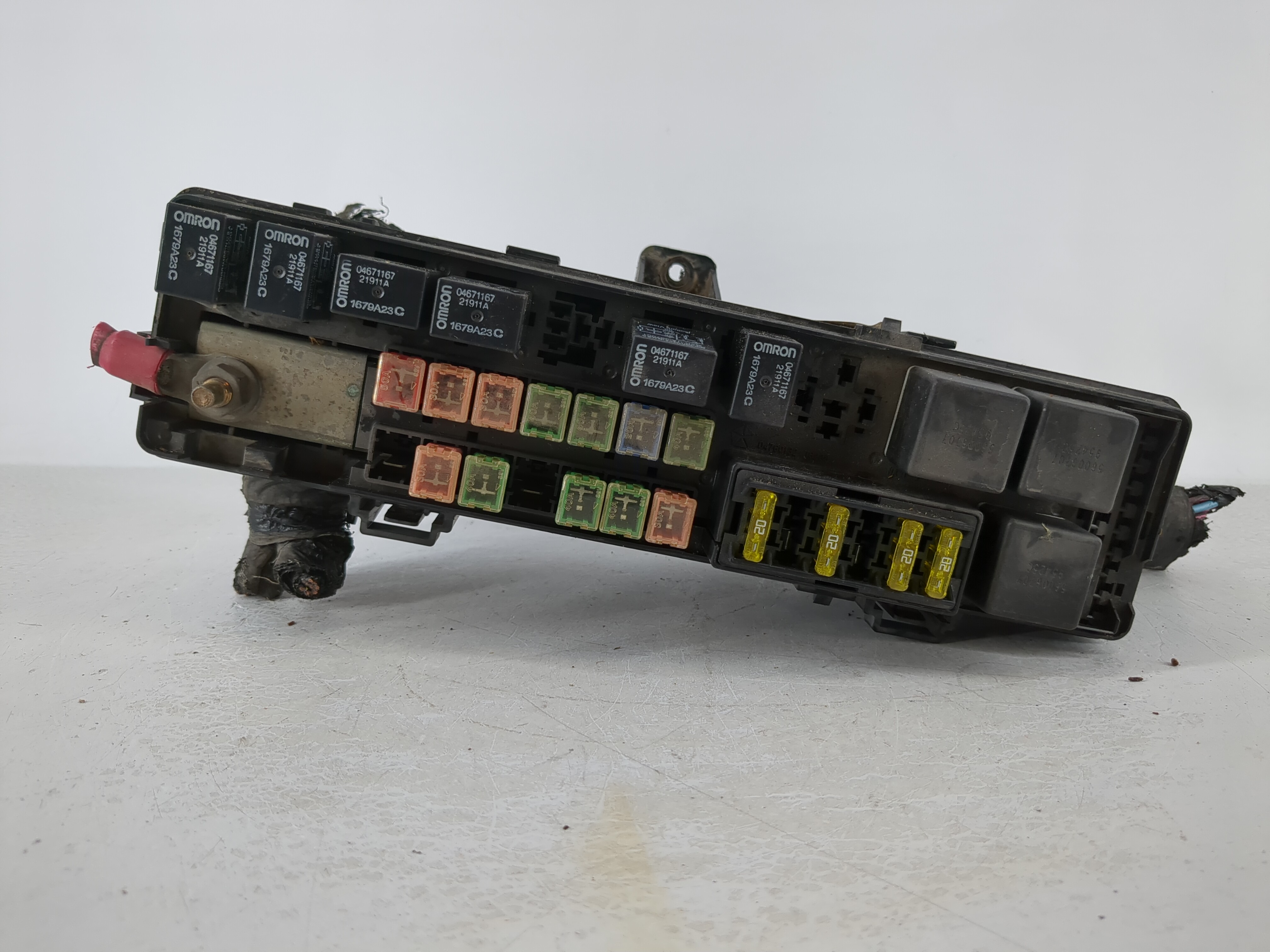 Picture of 2000-2004 Chrysler Concorde Fusebox Fuse Box Relay Module 870048