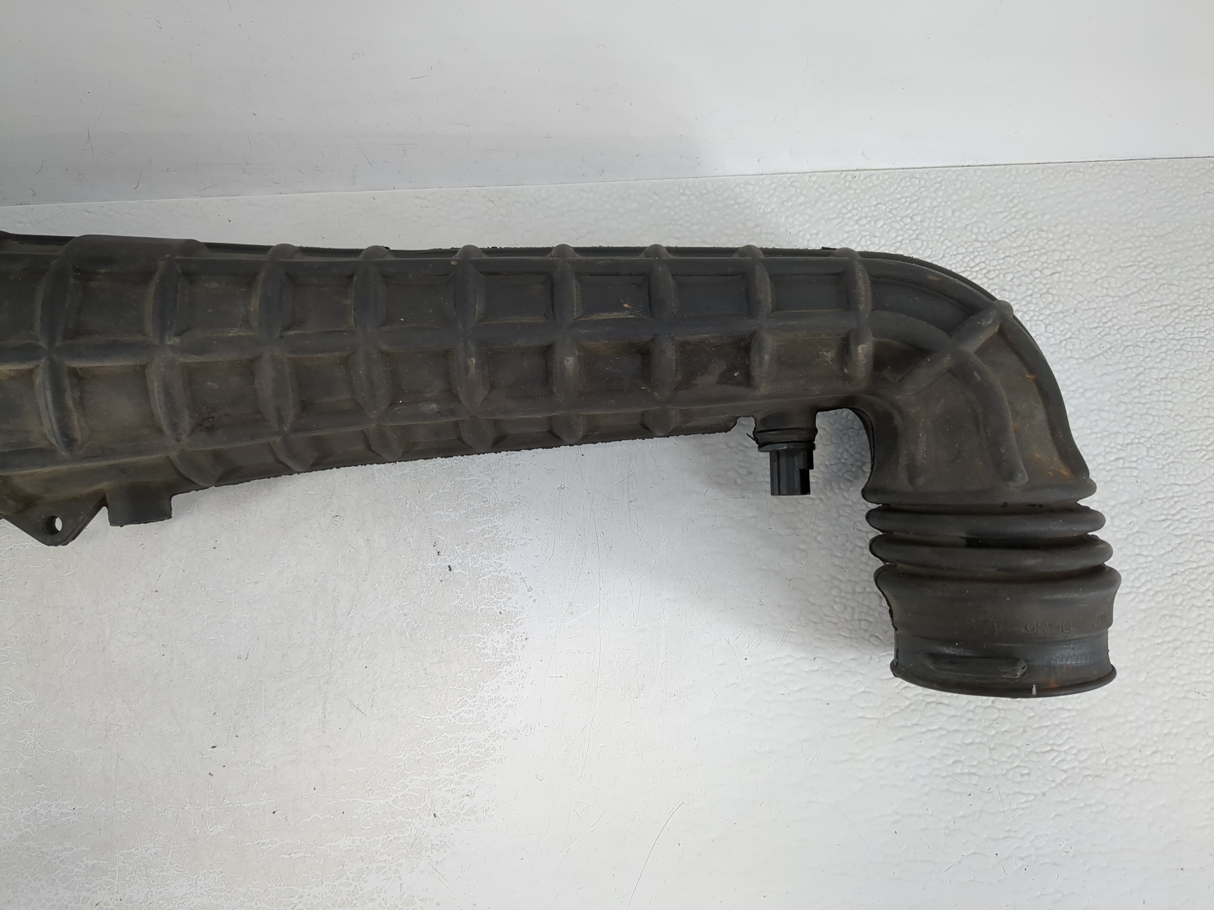 1995-1996 Ford Explorer Air Cleaner Intake-duct Hose Tube 873097 - Oemusedautoparts1.com