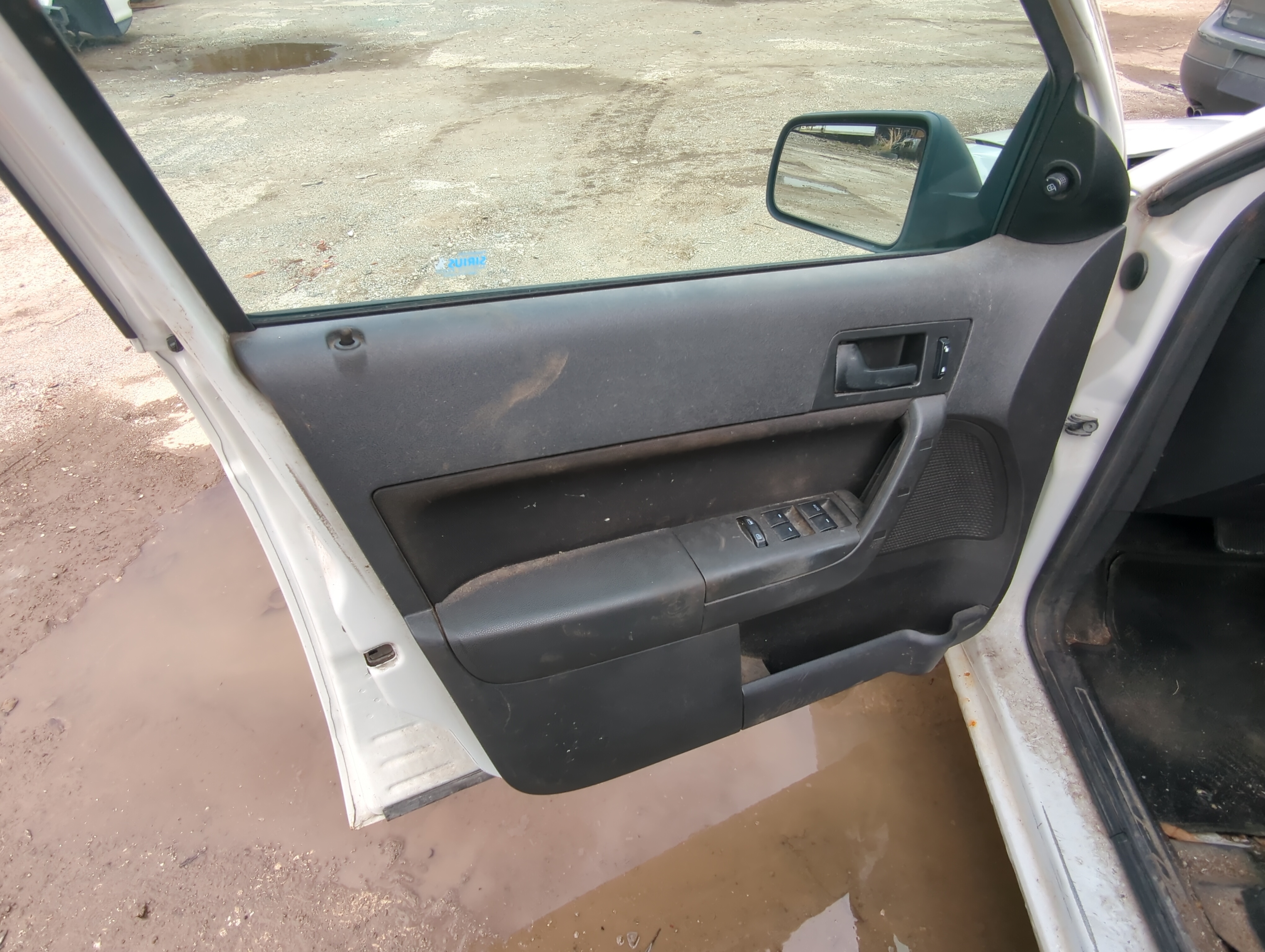 Picture of 2009 Ford Focus Front Left Driver Interior Door Panel Trim 874684