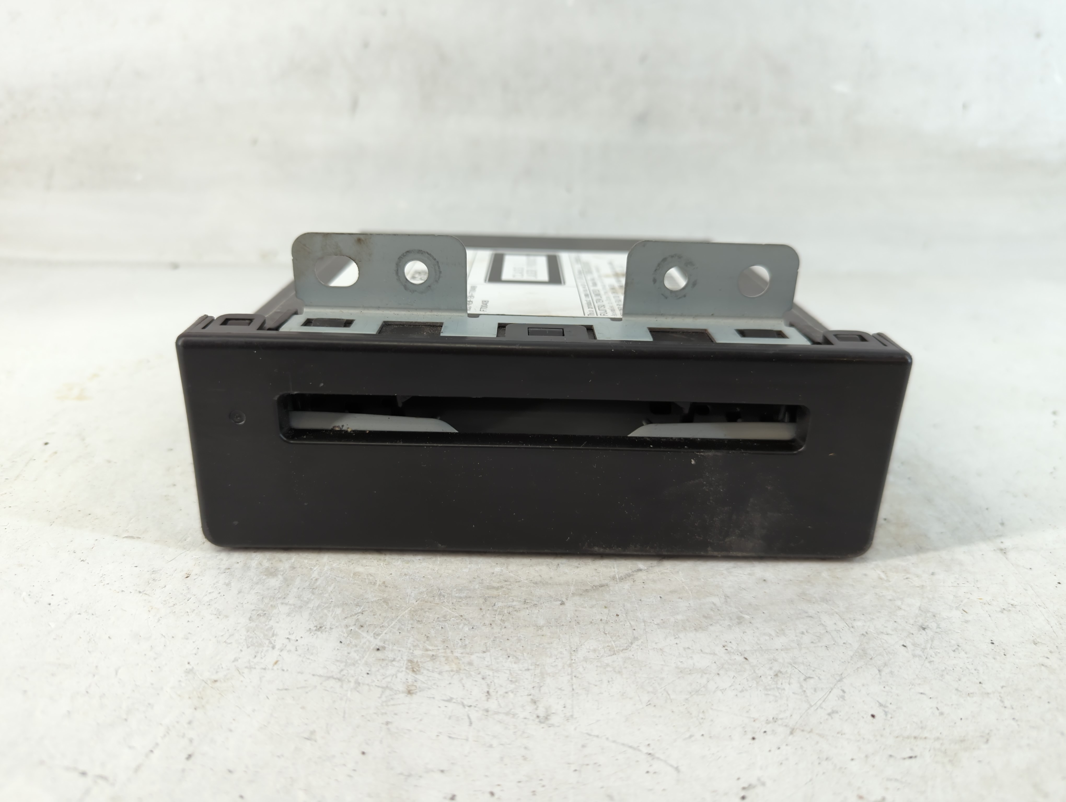 2017-2020 Chevrolet Tahoe Am Fm Cd Player Radio Receiver 875339 - Oemusedautoparts1.com