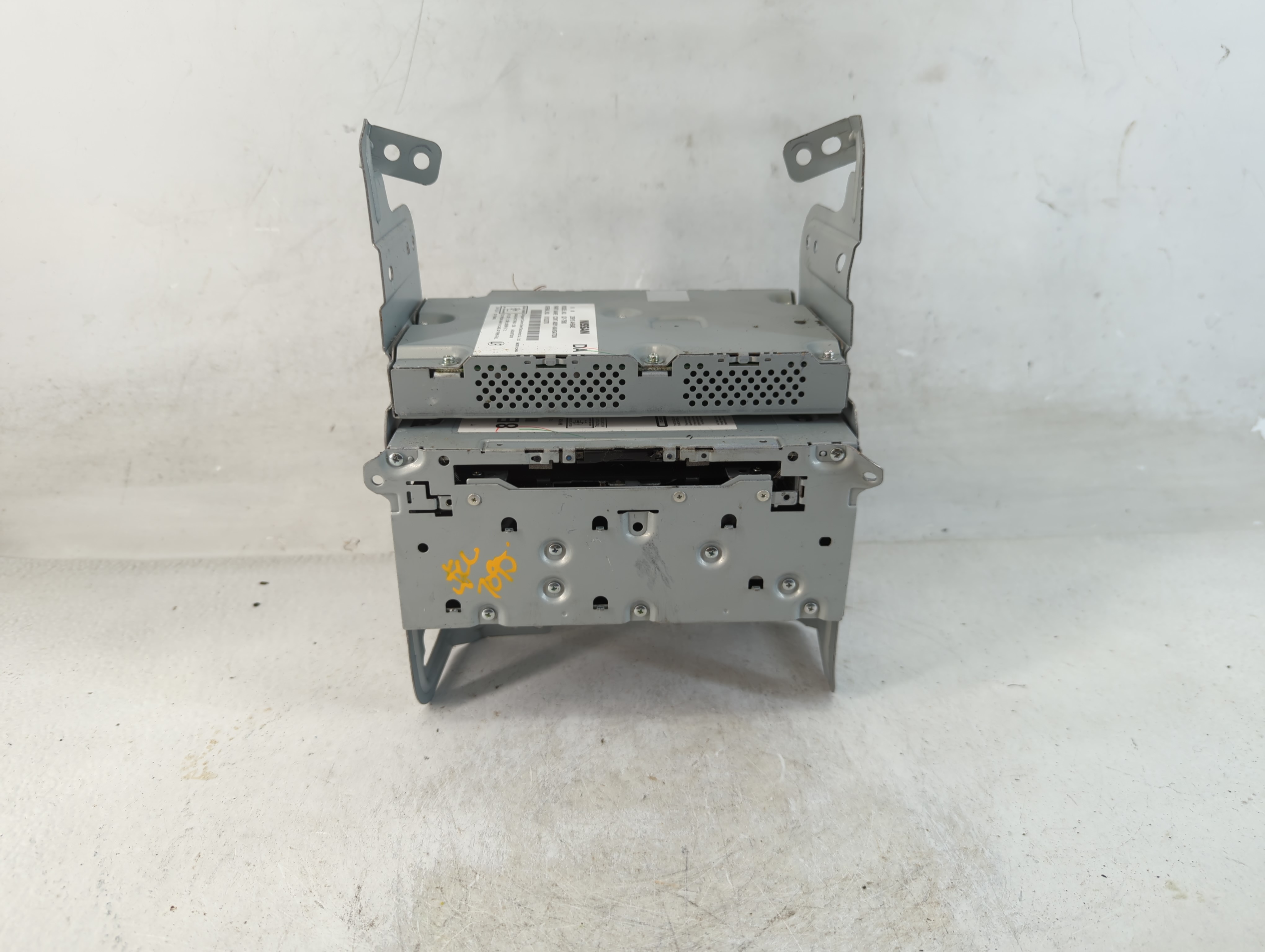 2017-2018 Infiniti Qx30 Am Fm Cd Player Radio Receiver 875380 - Oemusedautoparts1.com