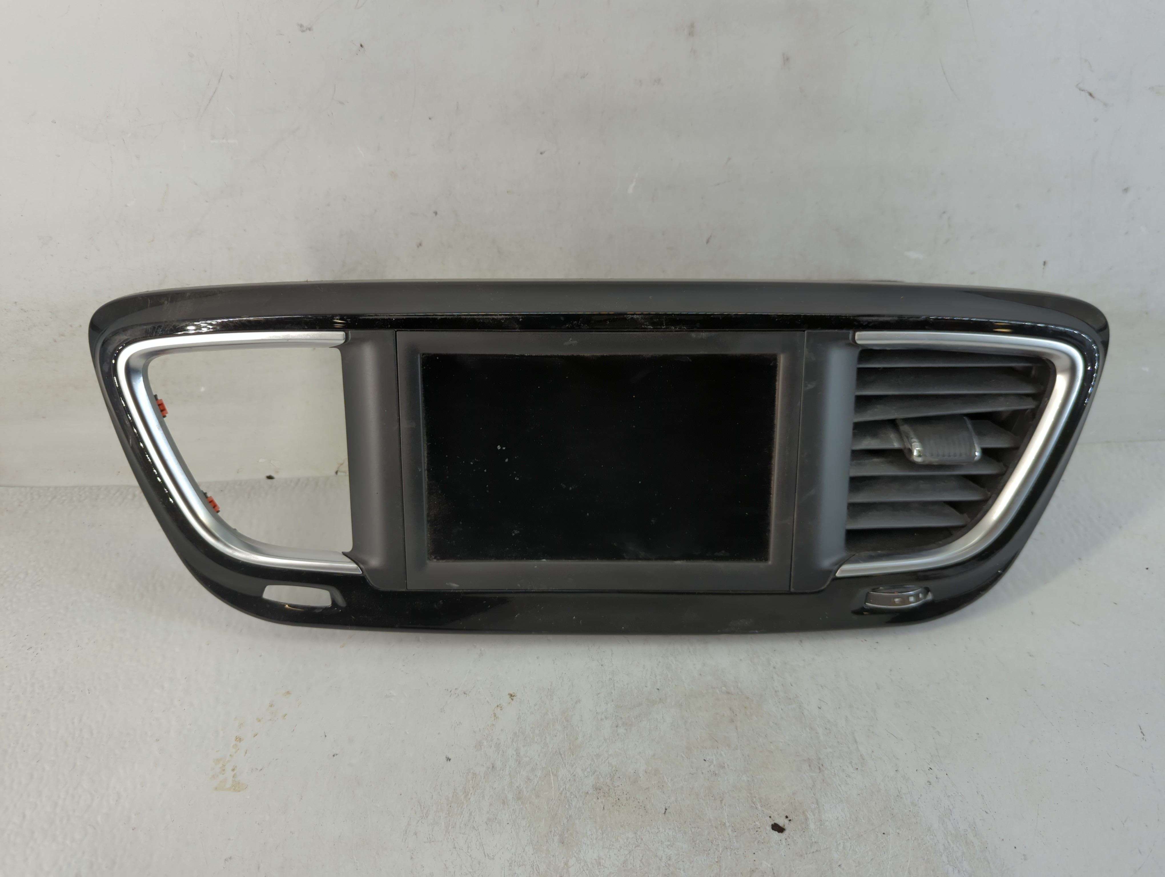 2019-2019 Chrysler Pacifica Am Fm Cd Player Radio Receiver 875400 - Oemusedautoparts1.com