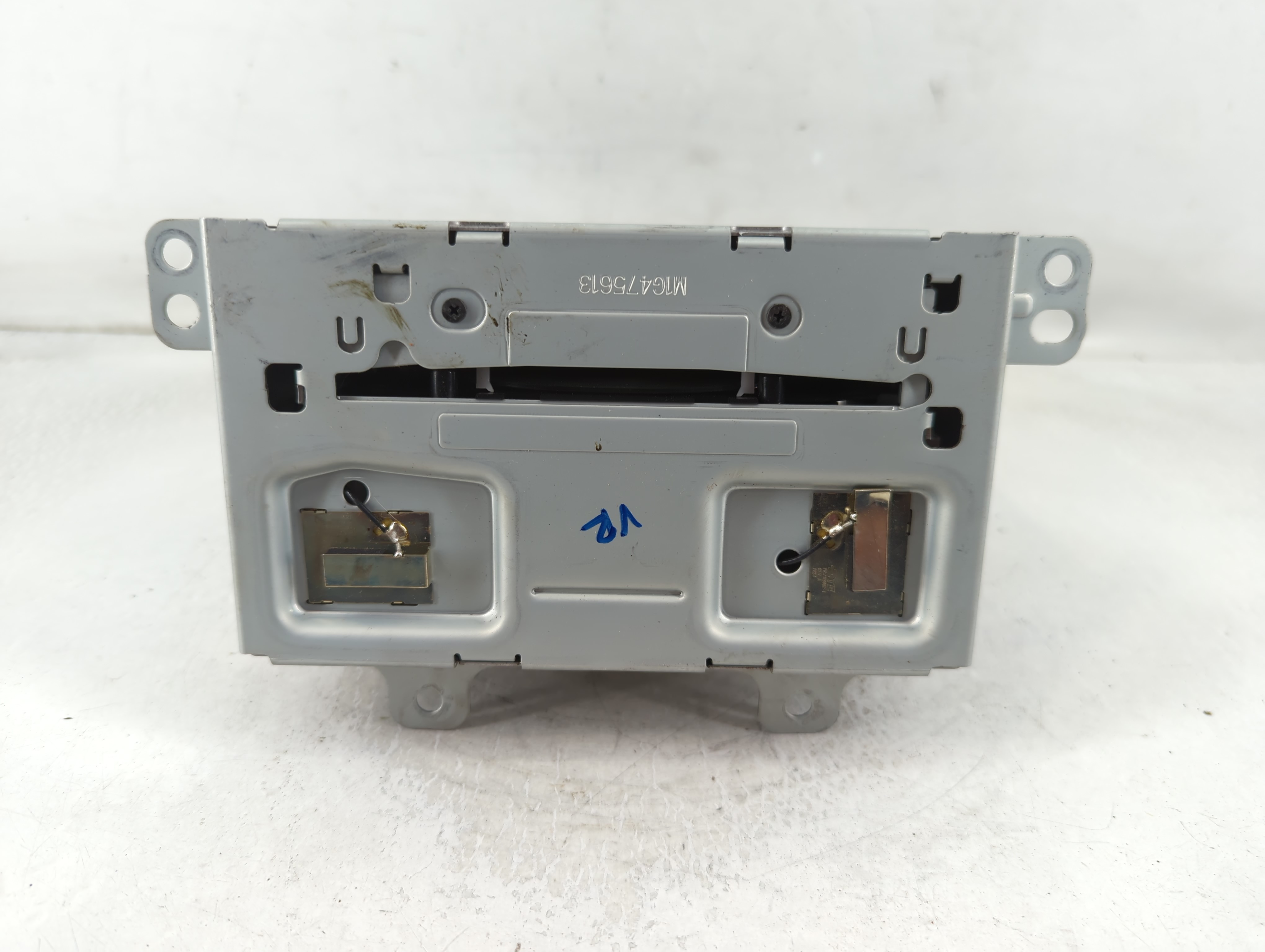 2013-2013 Chevrolet Cruze Am Fm Cd Player Radio Receiver 875463 - Oemusedautoparts1.com