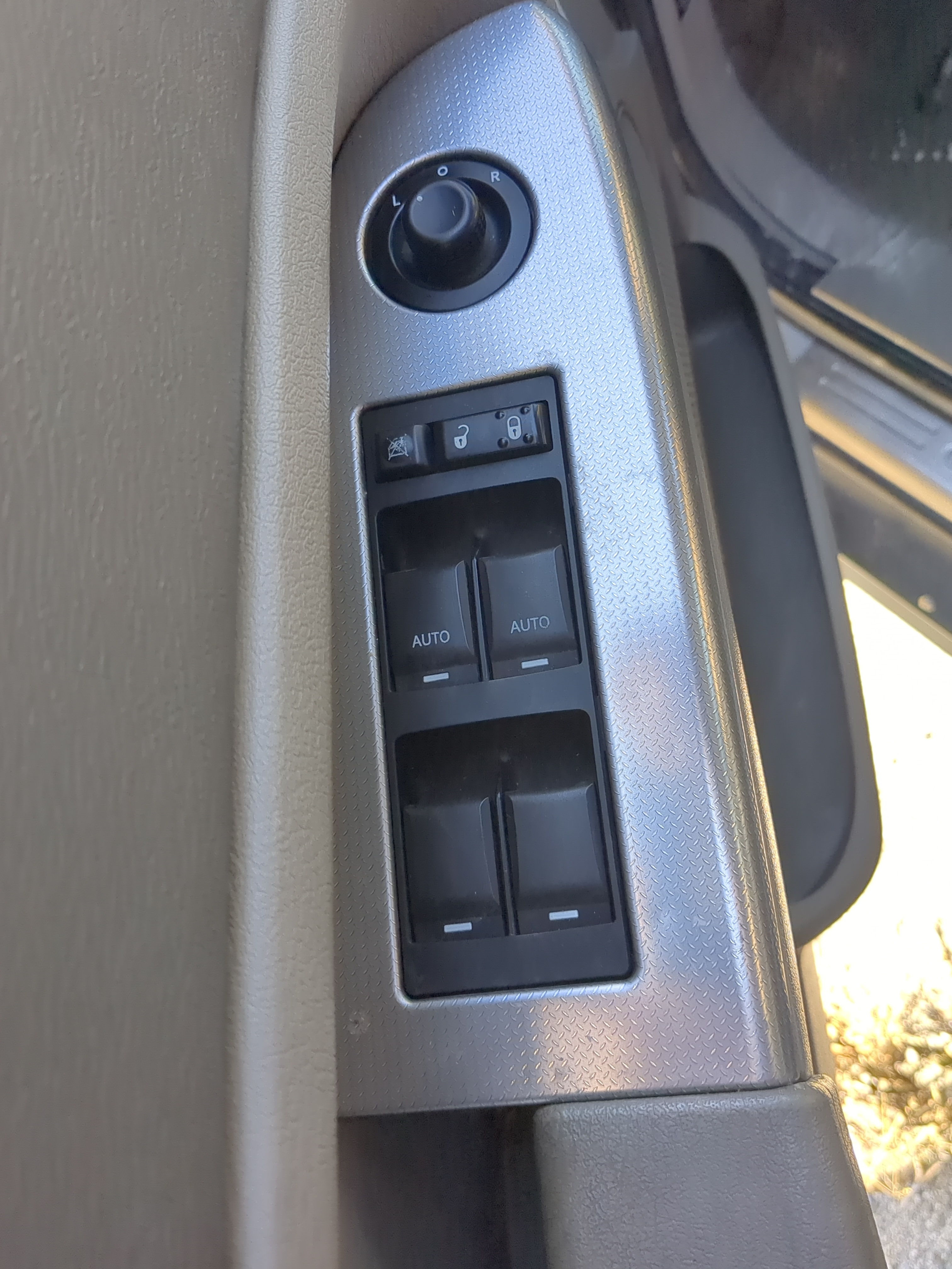 Picture of 2007-2010 Jeep Grand Cherokee Driver Left Door Master Power Window Switch 875665