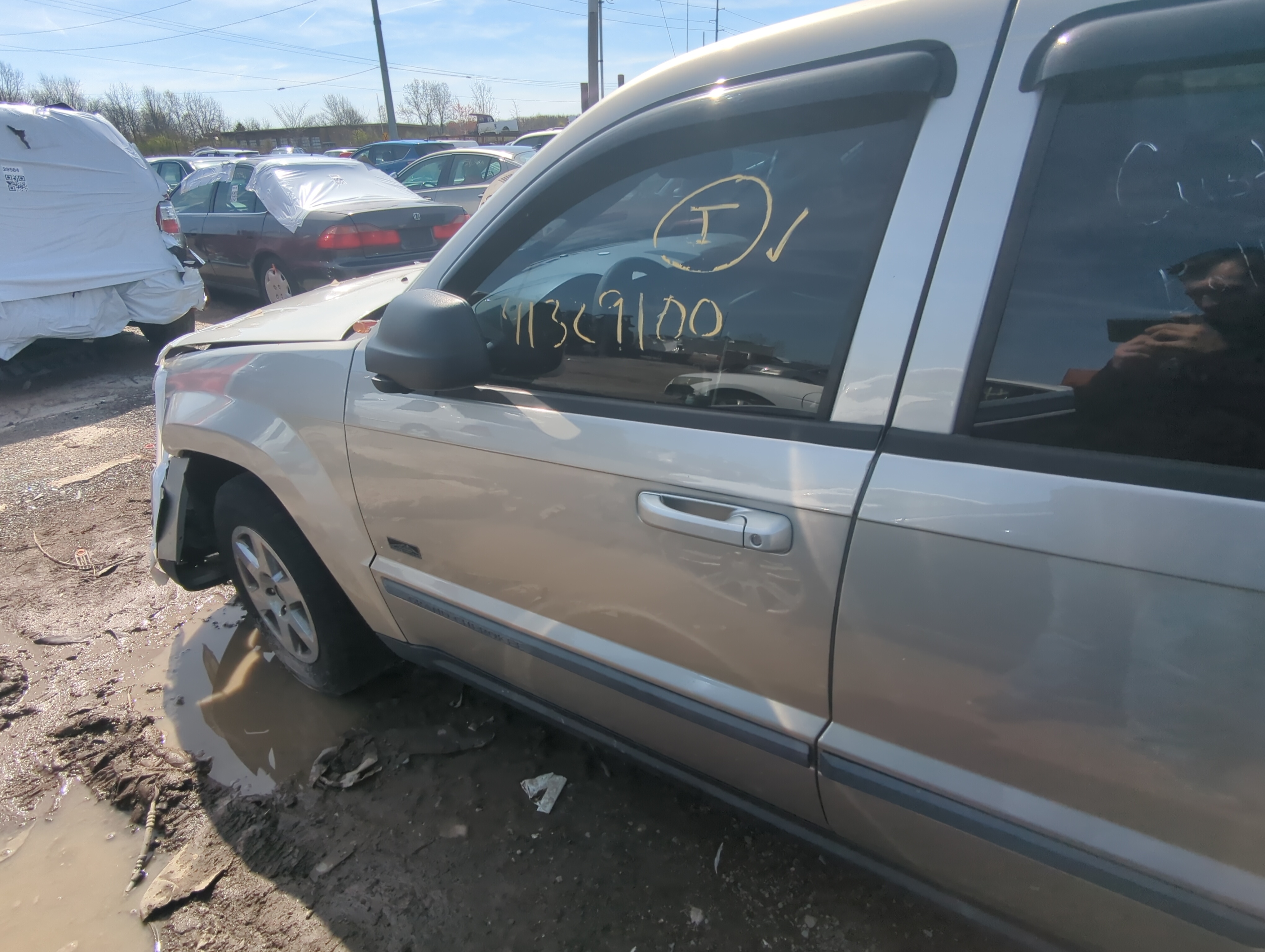 Picture of 2008-2010 Jeep Grand Cherokee Driver Front Door Oem 875673