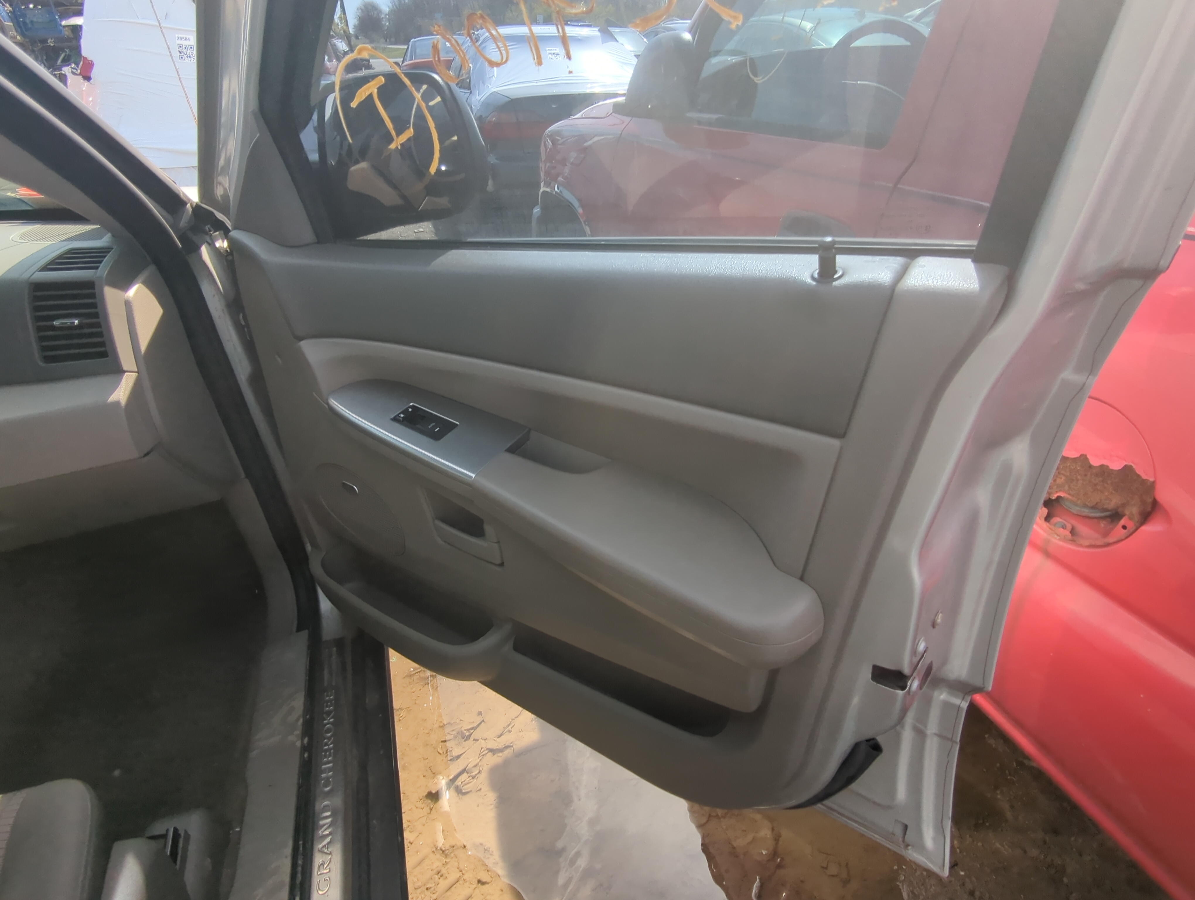 Picture of 2008 Jeep Grand Cherokee Front Right Passenger Interior Door Panel Trim 875747
