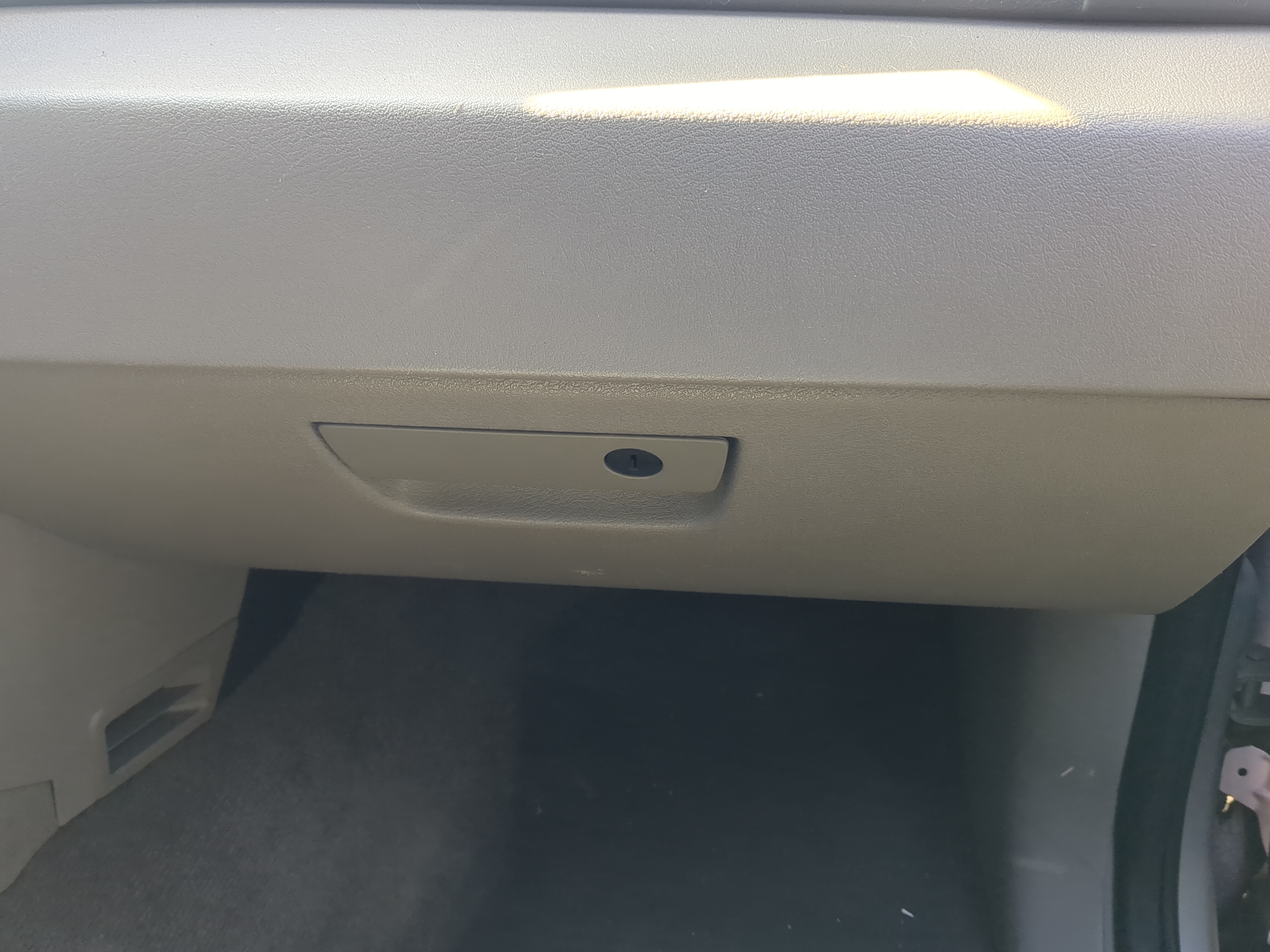 2008 Jeep Grand Cherokee Passenger Glove Box Door Storage Compartment 875749 - Oemusedautoparts1.com