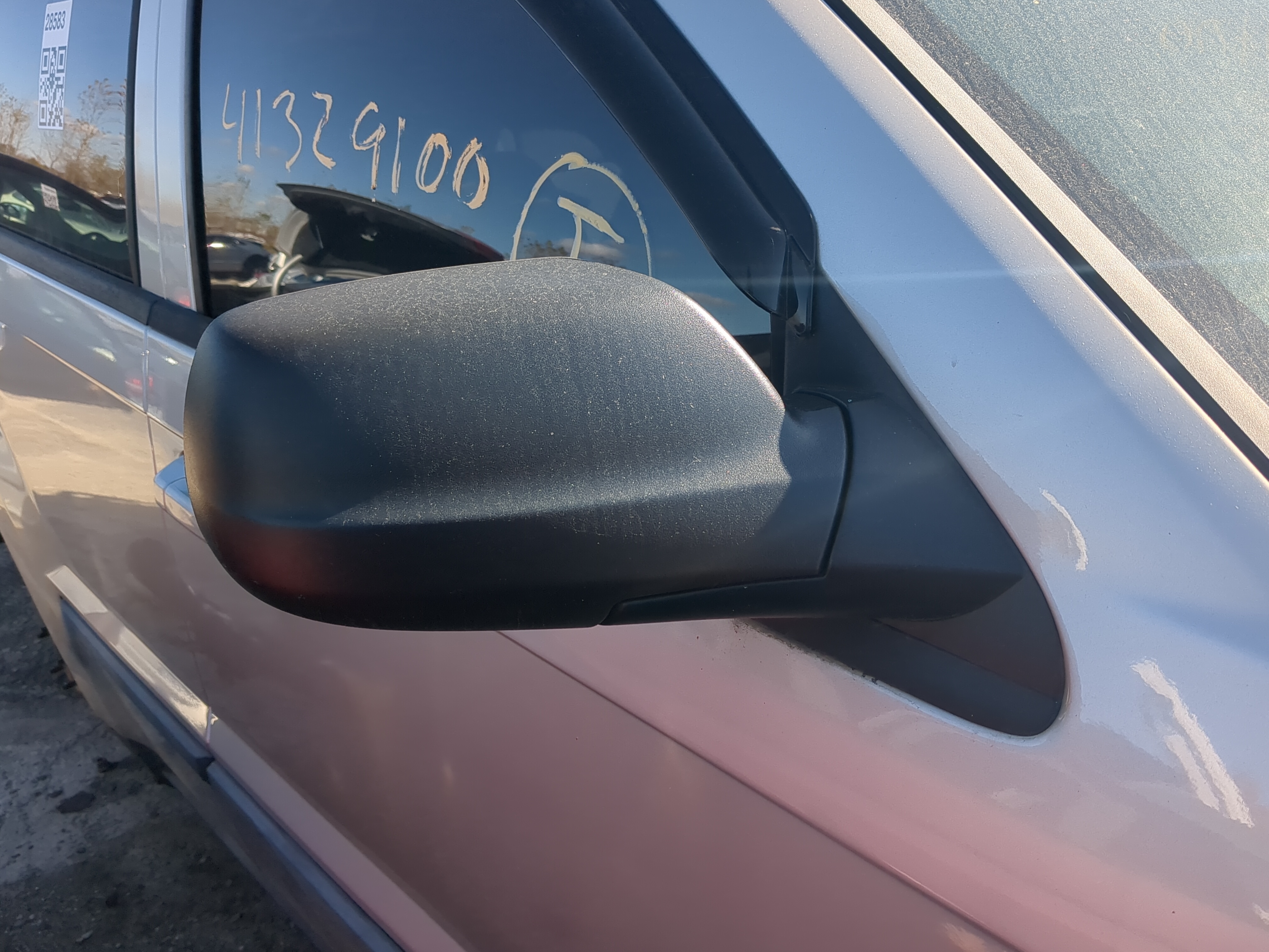 Picture of 2005-2010 Jeep Grand Cherokee Passenger Right Side View Power Door Mirror 875811