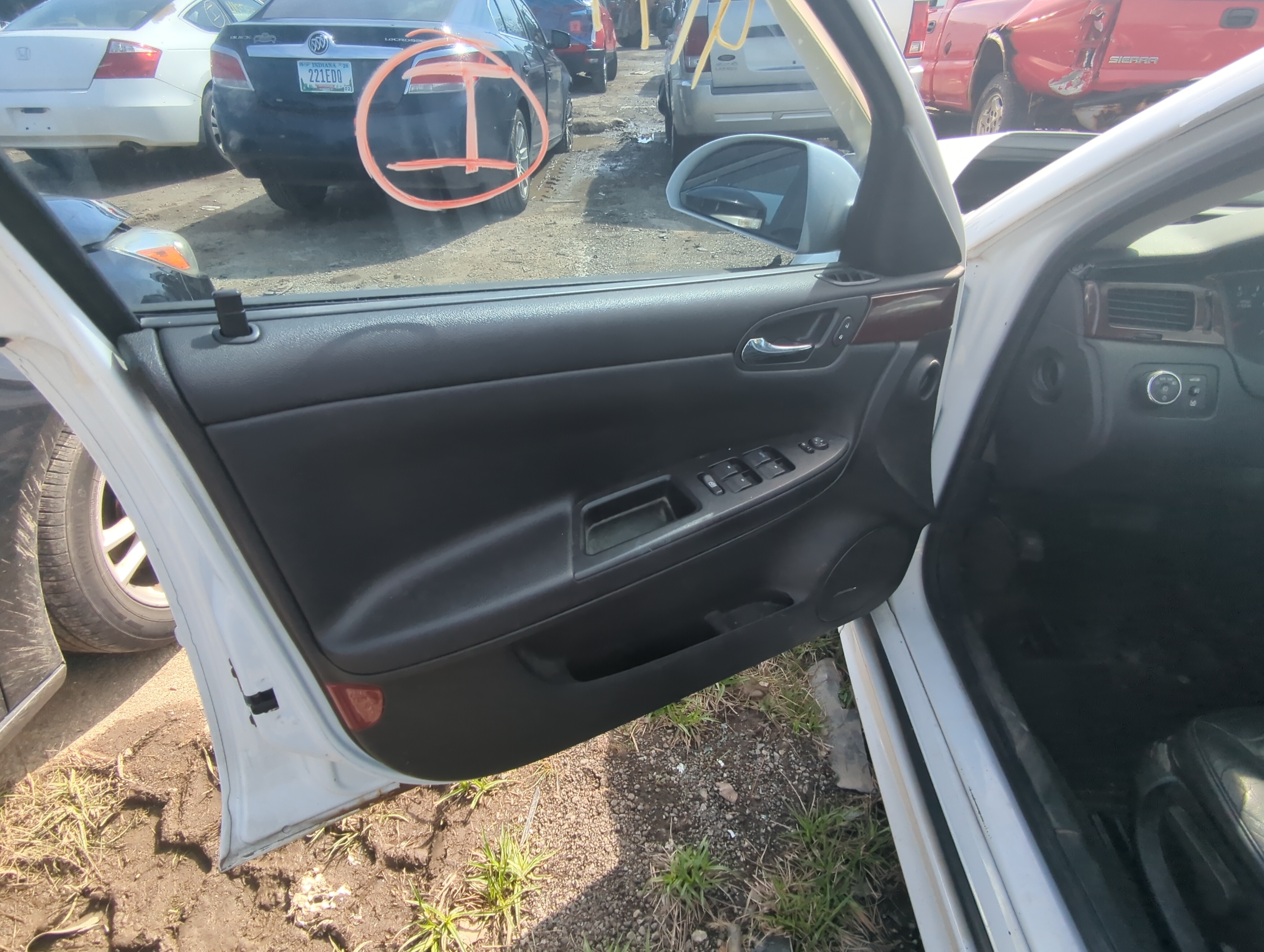 2011 Chevrolet Impala Front Left Driver Interior Door Panel Trim 875940 - Oemusedautoparts1.com
