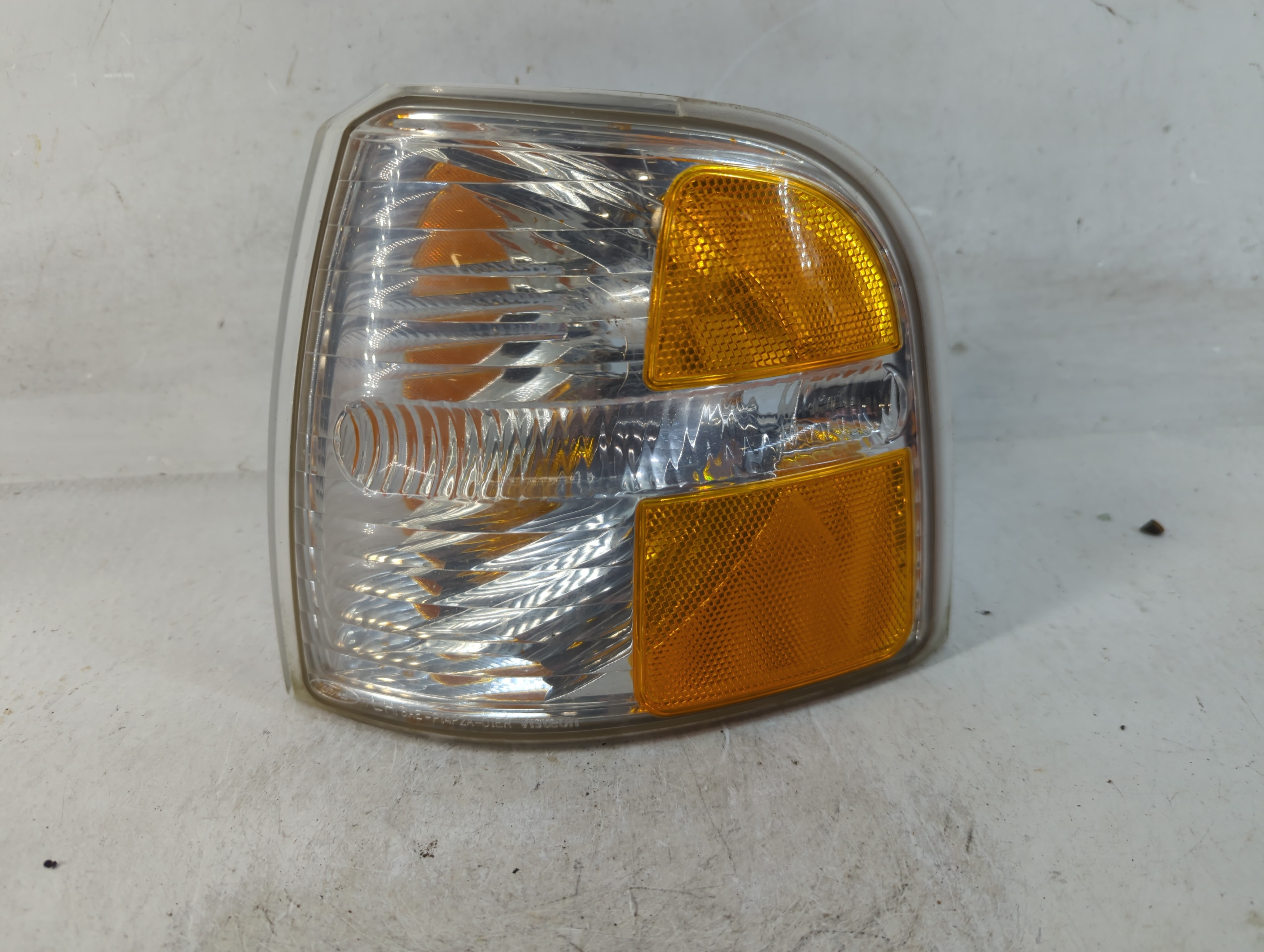 2002-2005 Ford Explorer Driver Left Oem Fog Light Lamp 875974 - Oemusedautoparts1.com