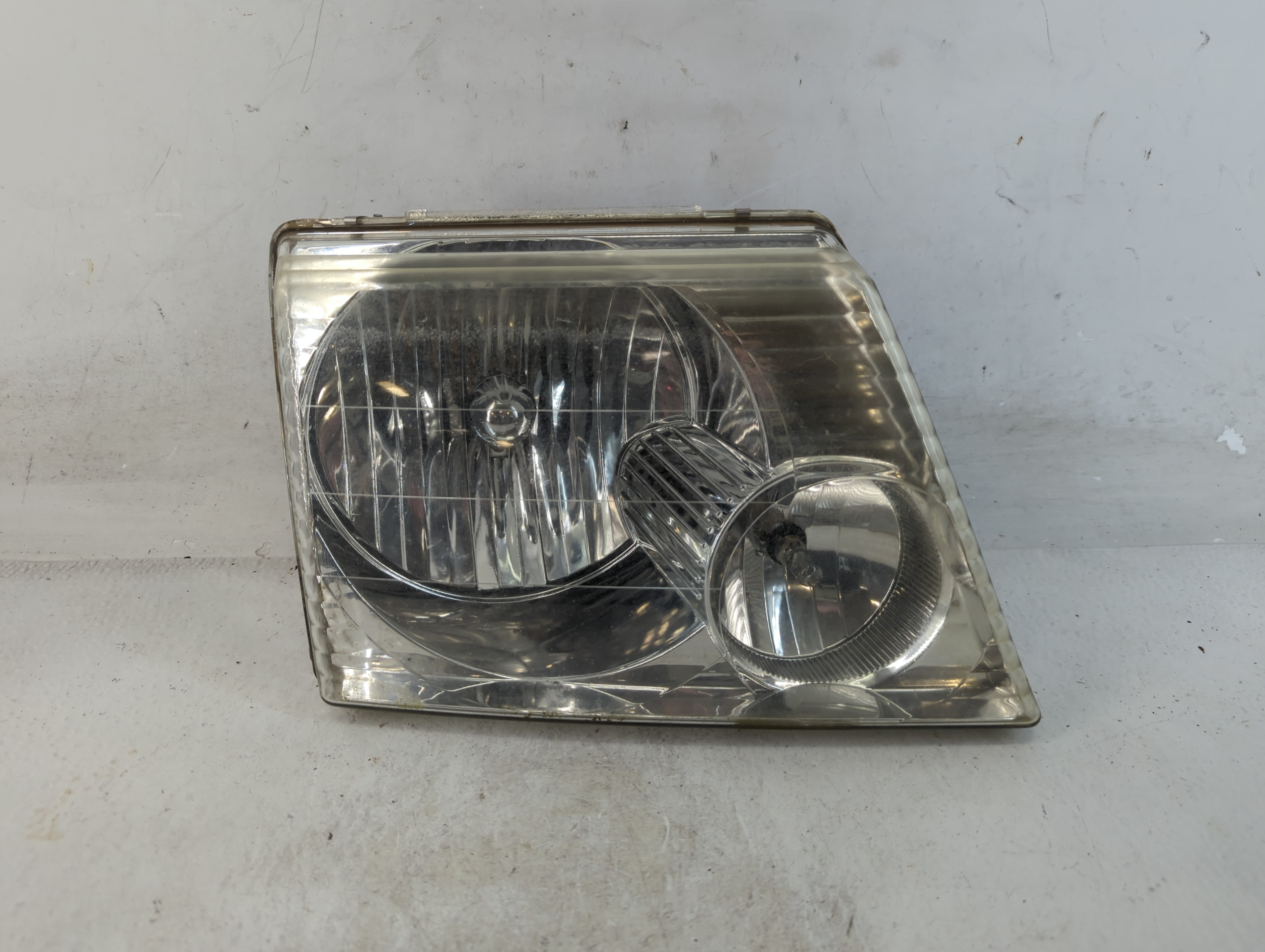 2002-2005 Ford Explorer Passenger Right Oem Head Light Headlight Lamp 875987 - Oemusedautoparts1.com