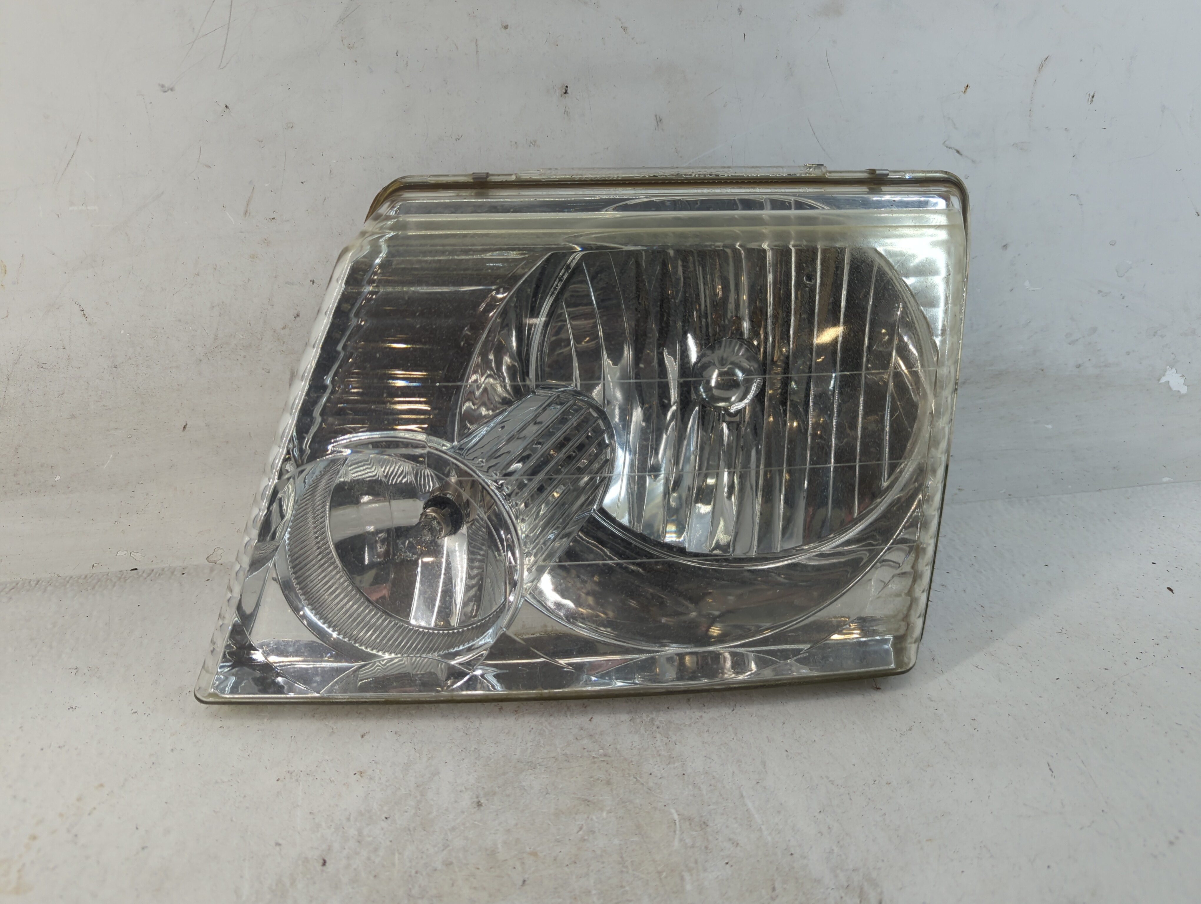 2002-2005 Ford Explorer Driver Left Oem Head Light Headlight Lamp 876140 - Oemusedautoparts1.com
