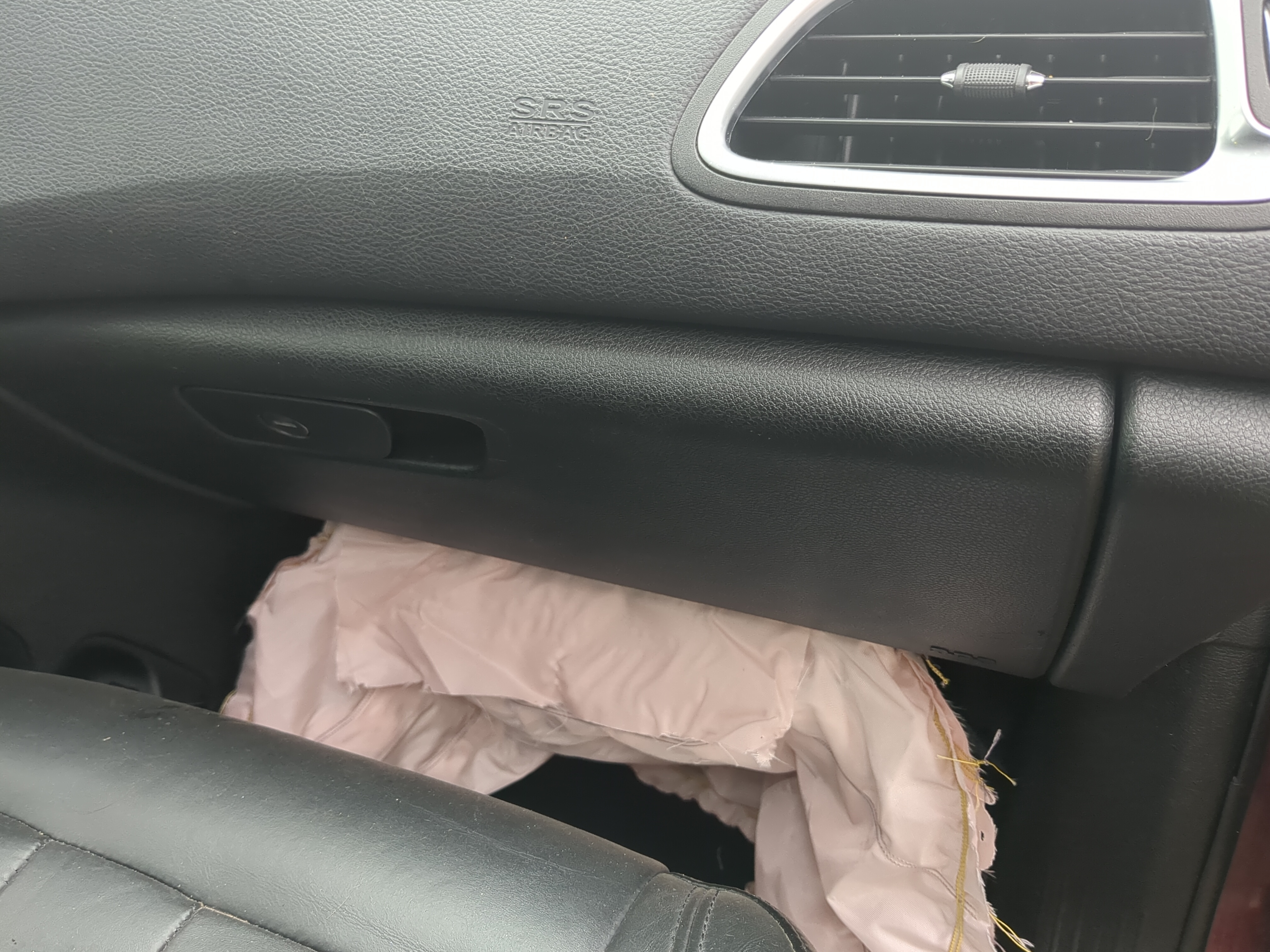 2016 Chrysler 200 Passenger Glove Box Door Storage Compartment 876925 - Oemusedautoparts1.com