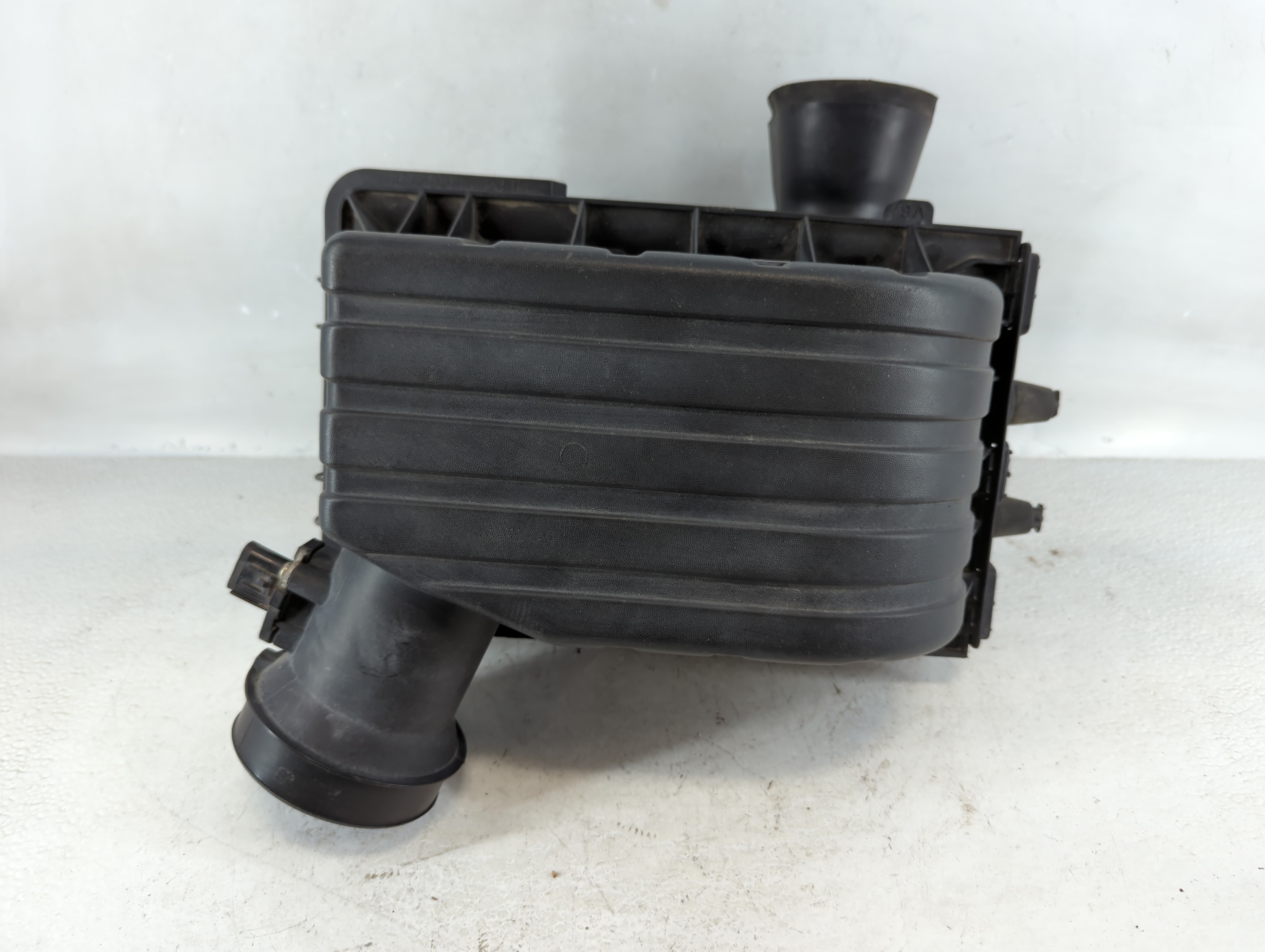 2004-2005 Ford Explorer Air Cleaner Intake-duct Hose Tube 876972 - Oemusedautoparts1.com