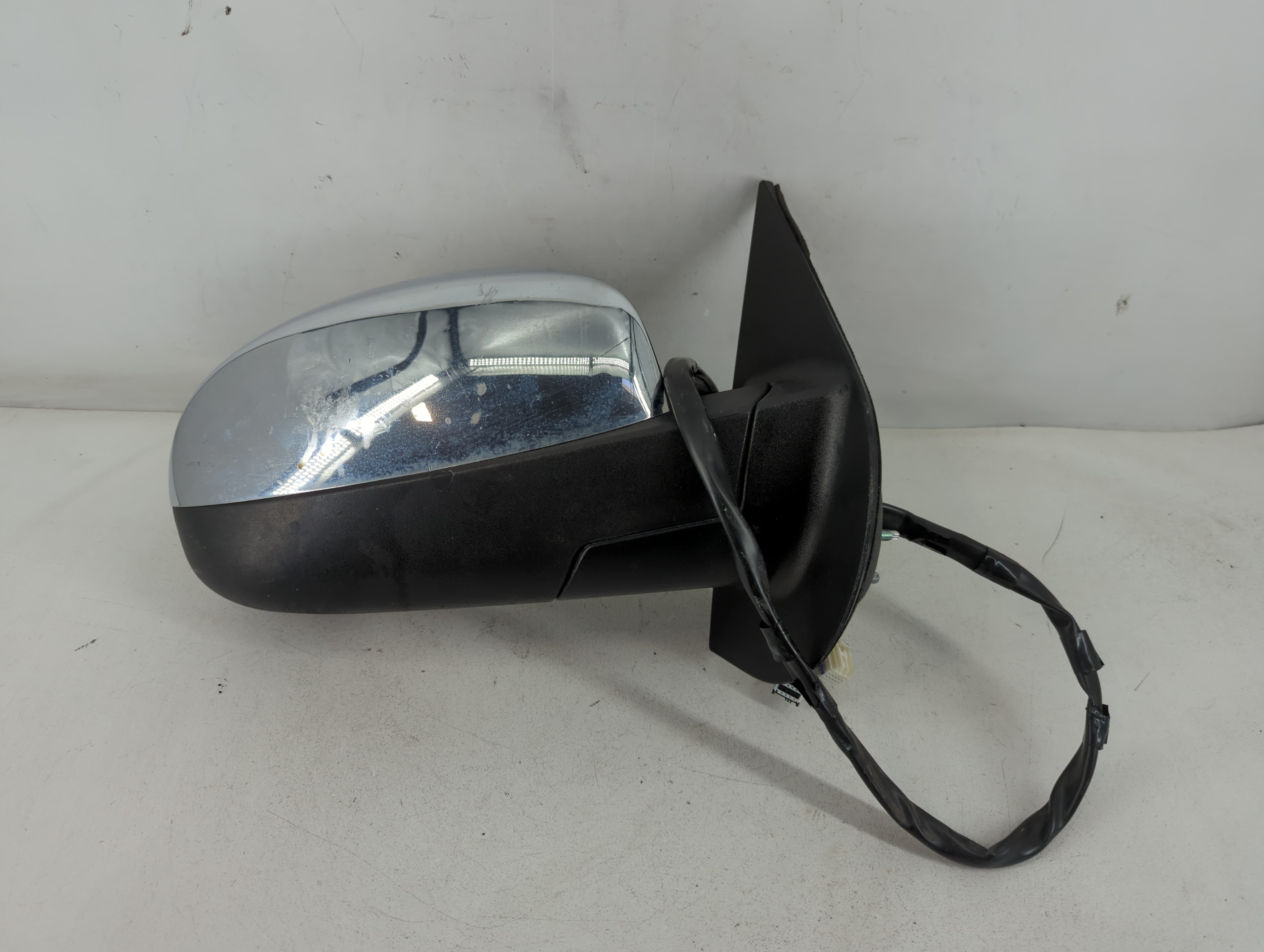 2009 Chevrolet Suburban 1500 Passenger Right Side View Power Door Mirror 877009 - Oemusedautoparts1.com