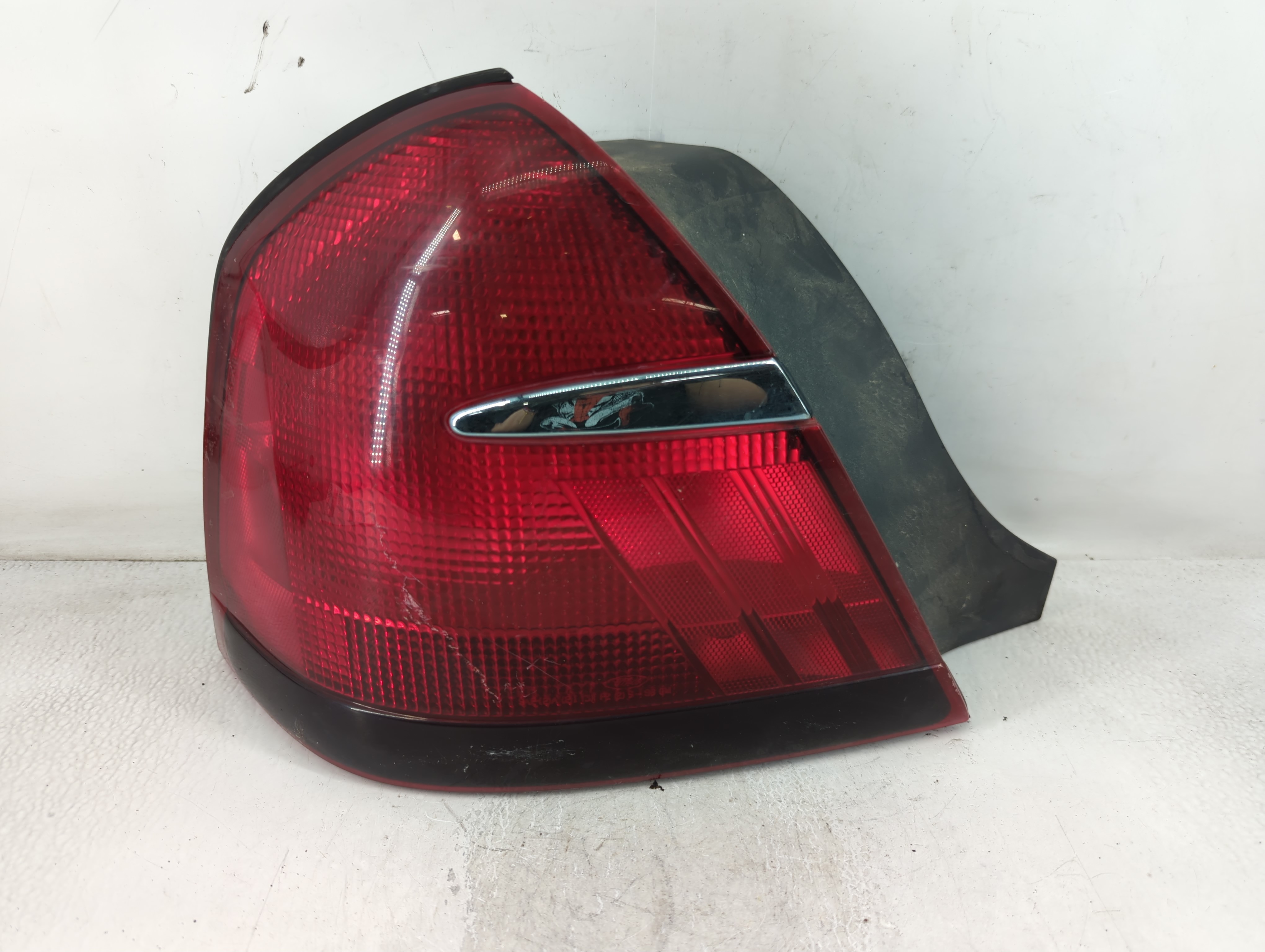 1998-2002 Mercury Grand Marquis Driver Left Side Tail Light Taillight Oem 877012 - Oemusedautoparts1.com