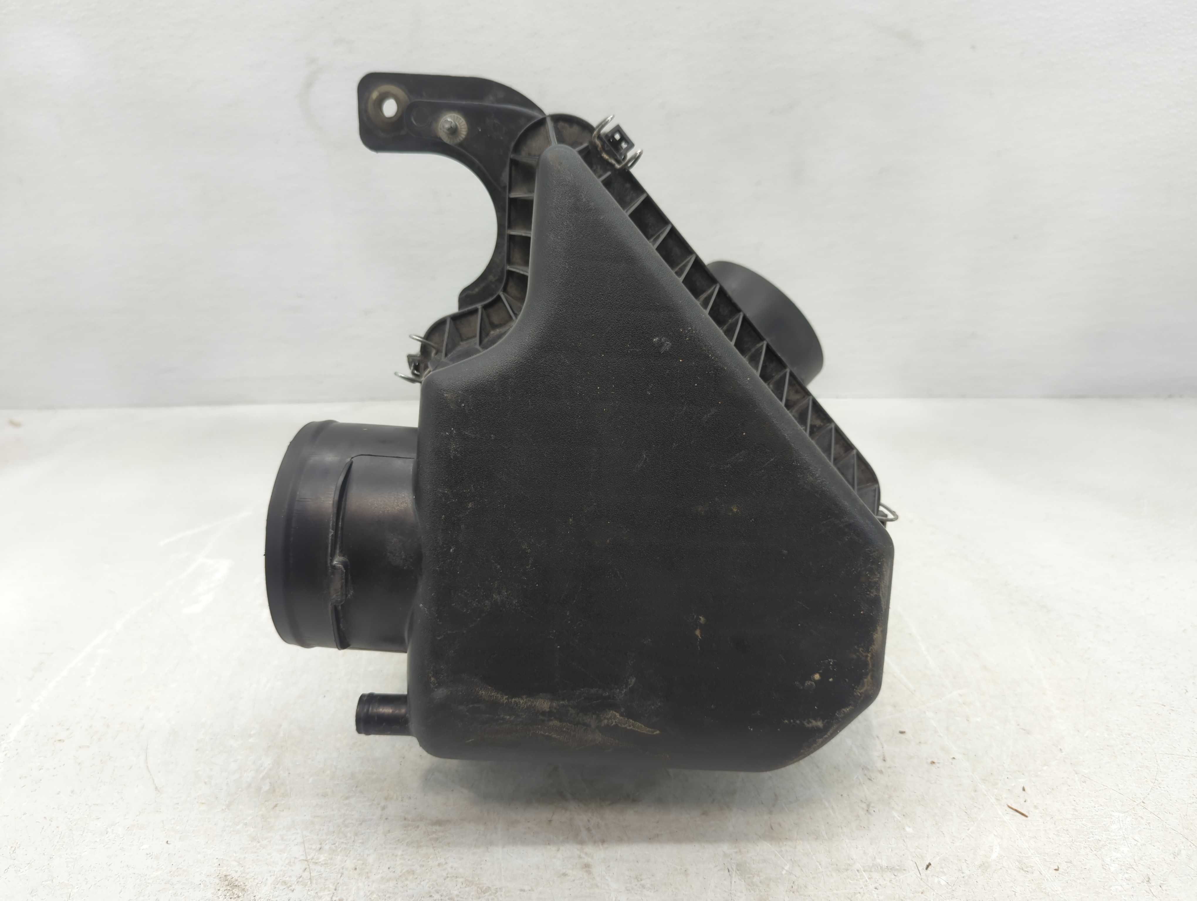Picture of Dodge Caravan Air Cleaner Intake-duct Hose Tube 877056